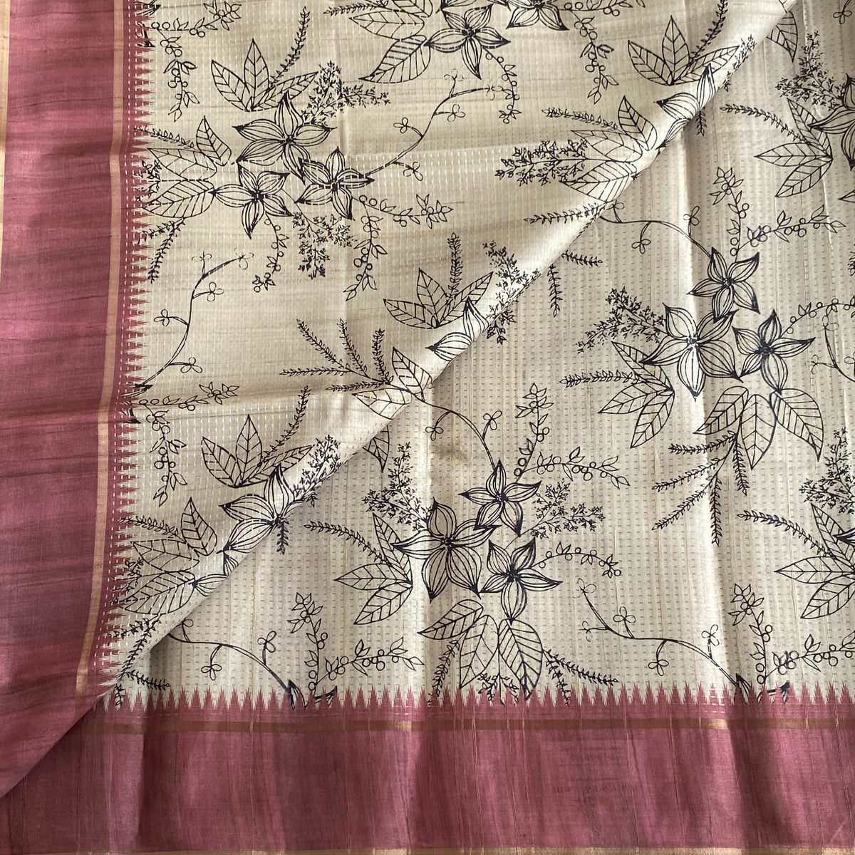 Antique Beige Soft Tussar Silk Saree With Dusty Mauve Pallu