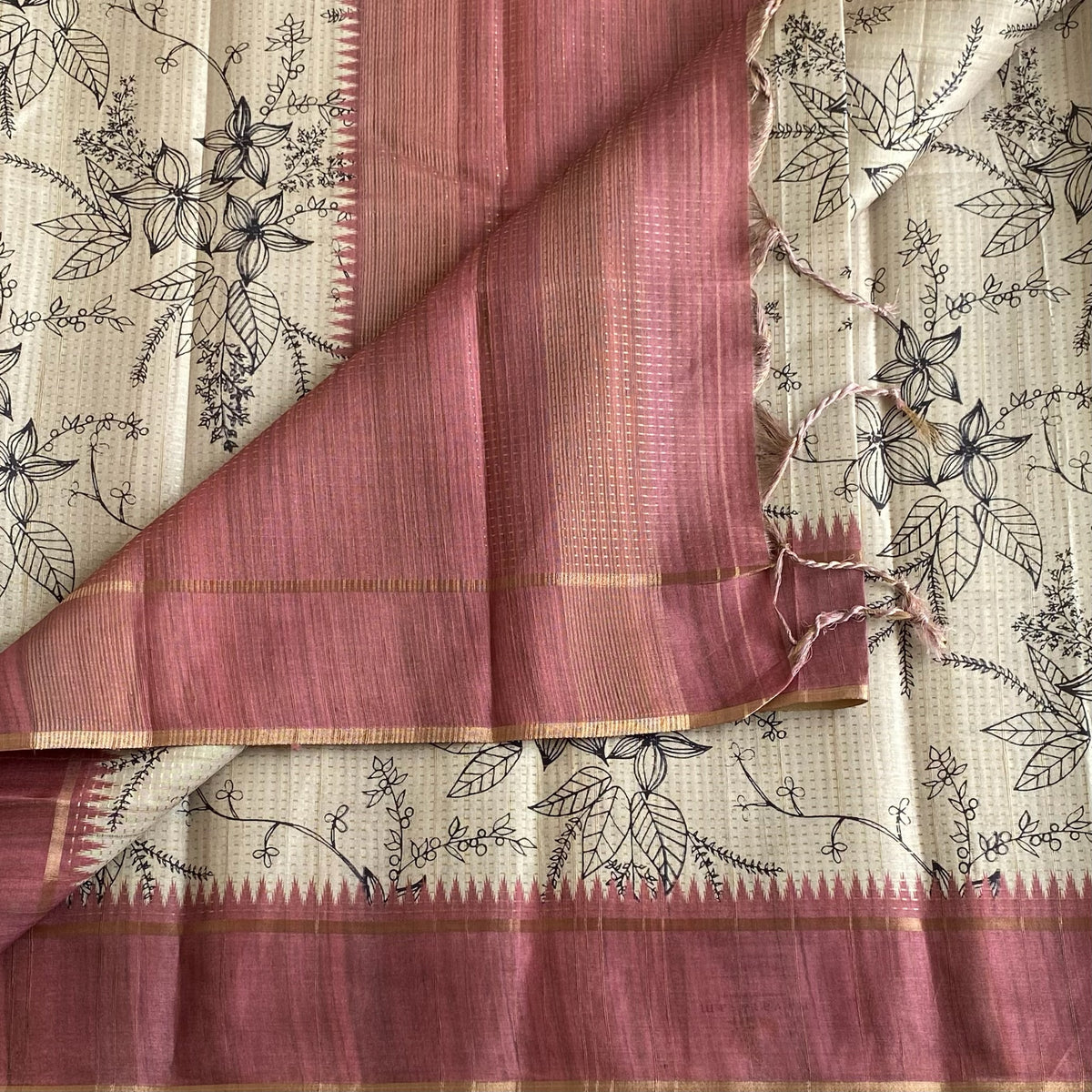 Antique Beige Soft Tussar Silk Saree With Dusty Mauve Pallu