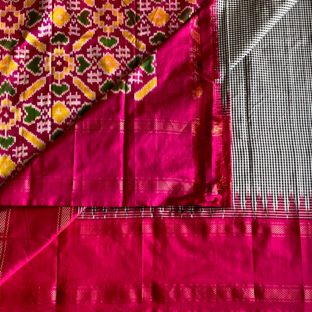 Micro Checkered Black Pure Ikkat Handloom Silk With Ikkat Woven Pallu & Blouse