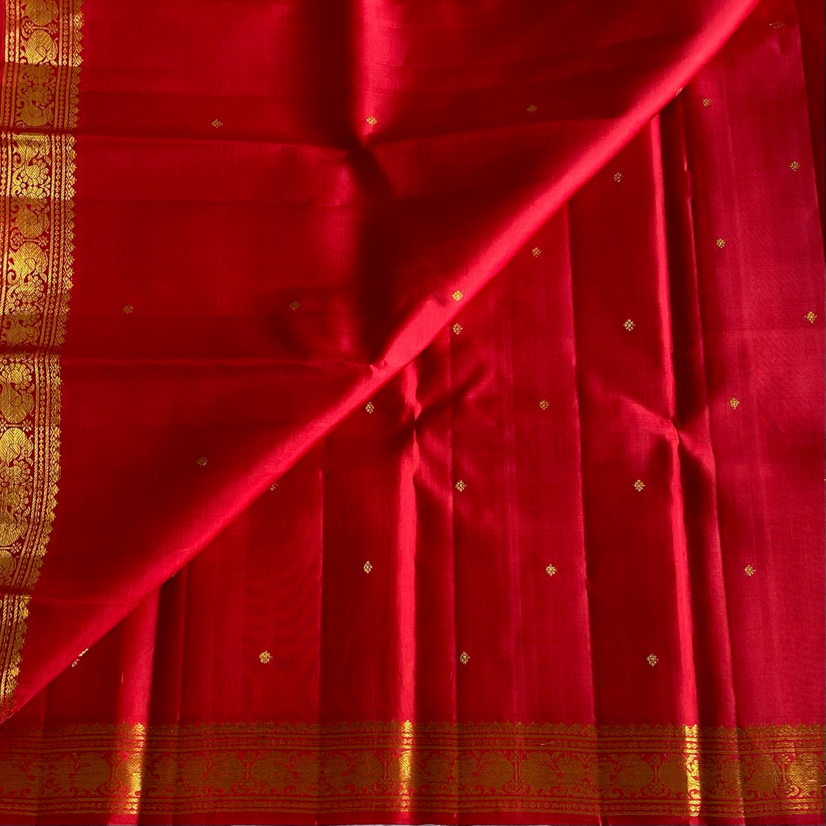 Ruby Red Kanjeevaram Pure Zari Silk Saree With Antique Gold Pallu