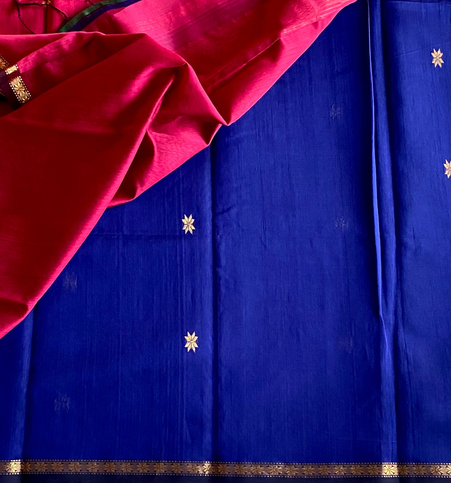 Exquisite Royal blue with rani pink handwoven Maheshwari silk cotton