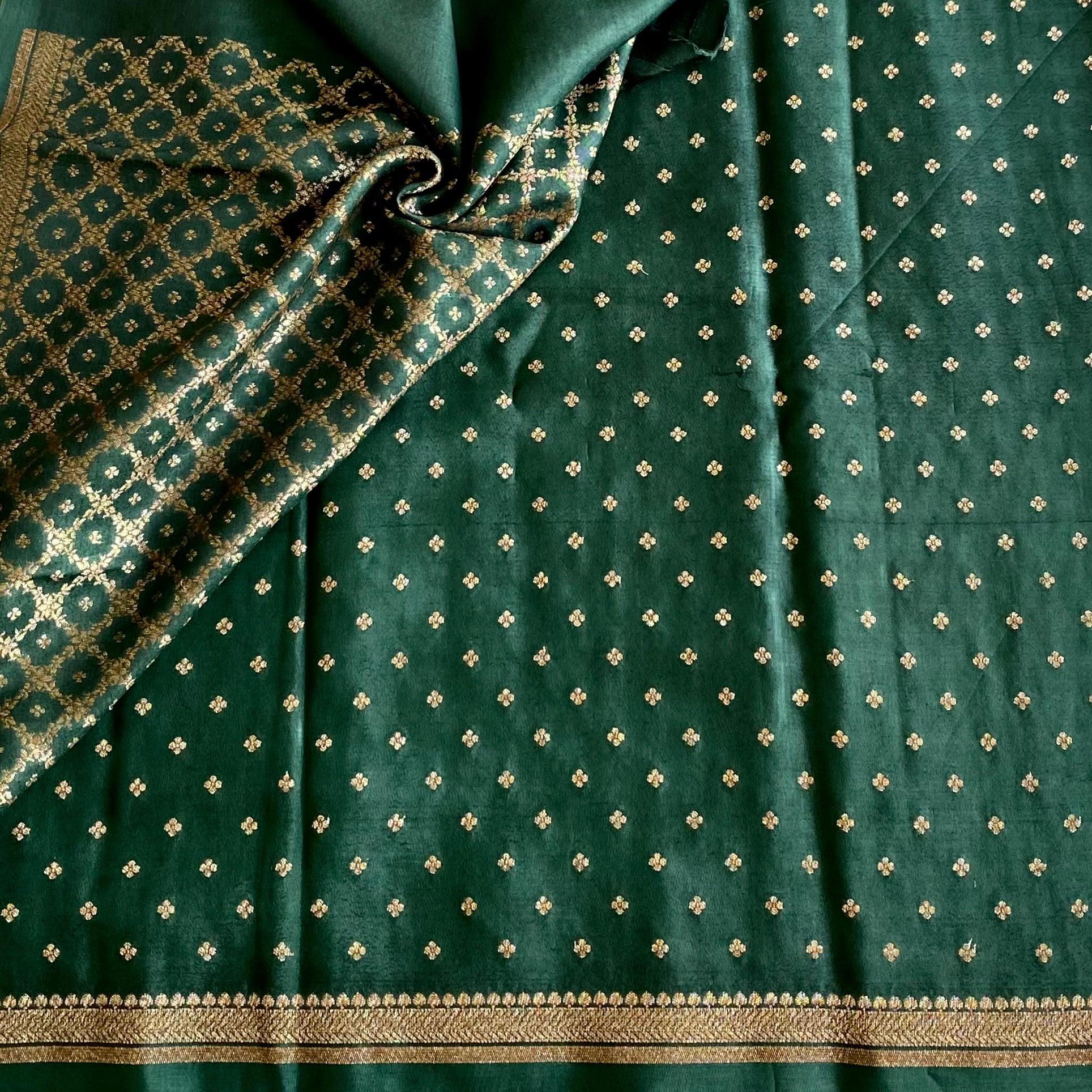 Emerald Green Banarasi Crepe Silk Saree With Antique Gold Brocade