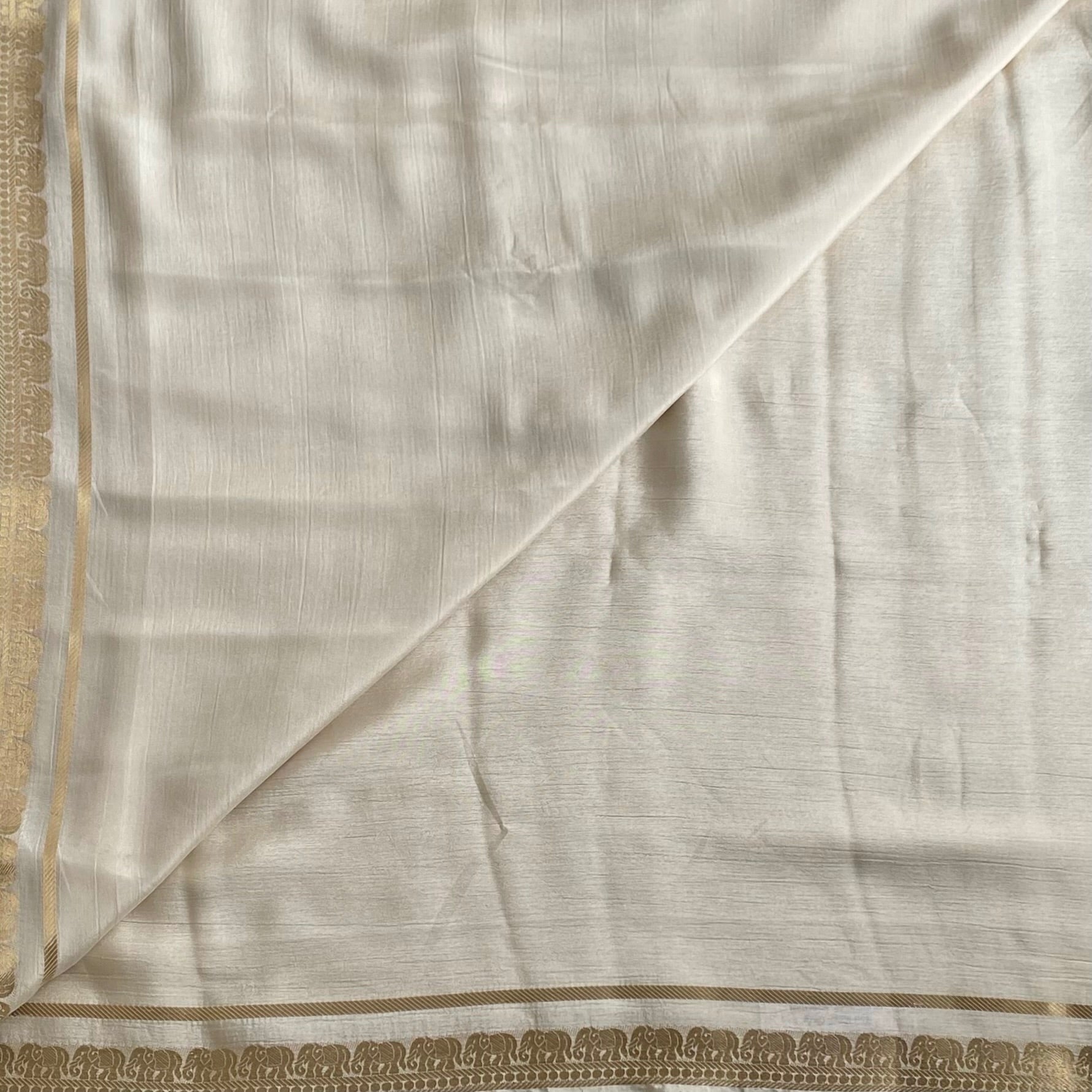 Ivory Beige Soft Lightweight Crepe Silk Saree With Fuchsia Pink Blouse