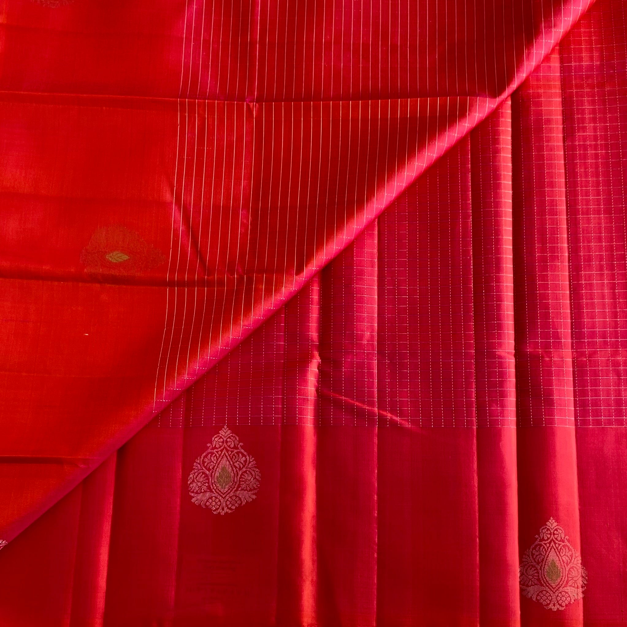 Kanakambari Pinkish Orange Designer Pure Silk Saree With Mango Orange Tassels