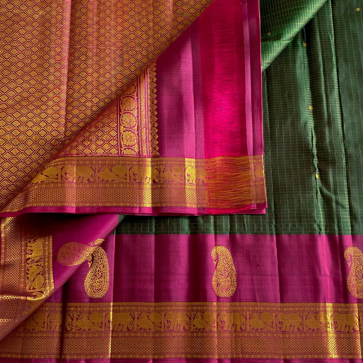 Emerald Green Kanjeevaram Pure Zari Silk Saree With Magenta Pallu