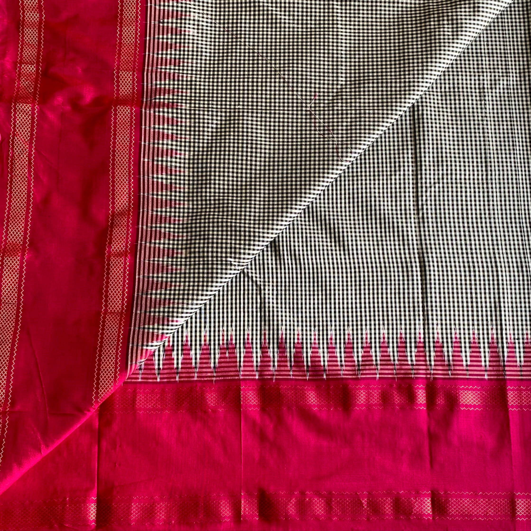 Micro Checkered Black Pure Ikkat Handloom Silk With Ikkat Woven Pallu & Blouse