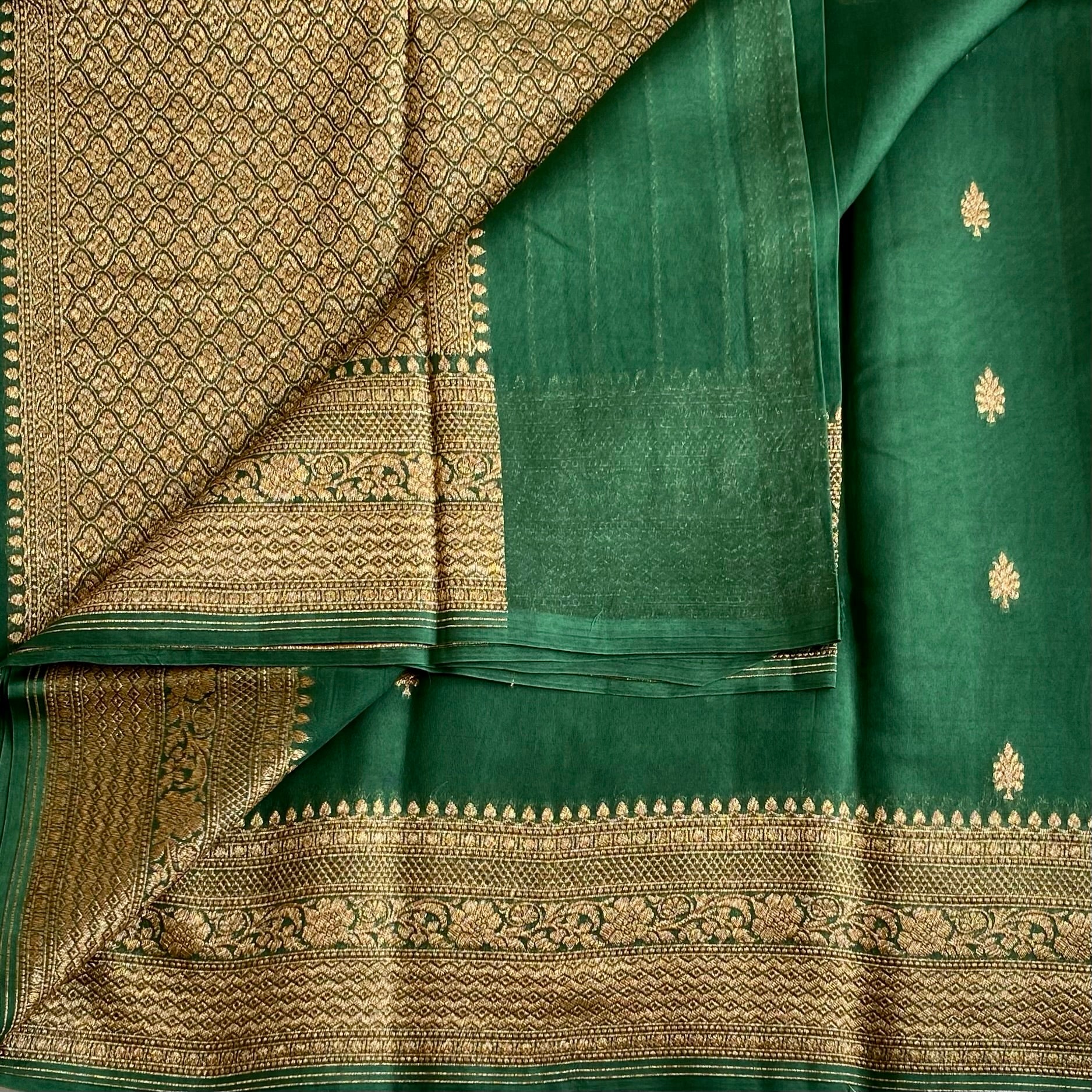 Emerald Green Banarasi Organza Crepe Silk Saree With Antique Gold Brocade Pallu
