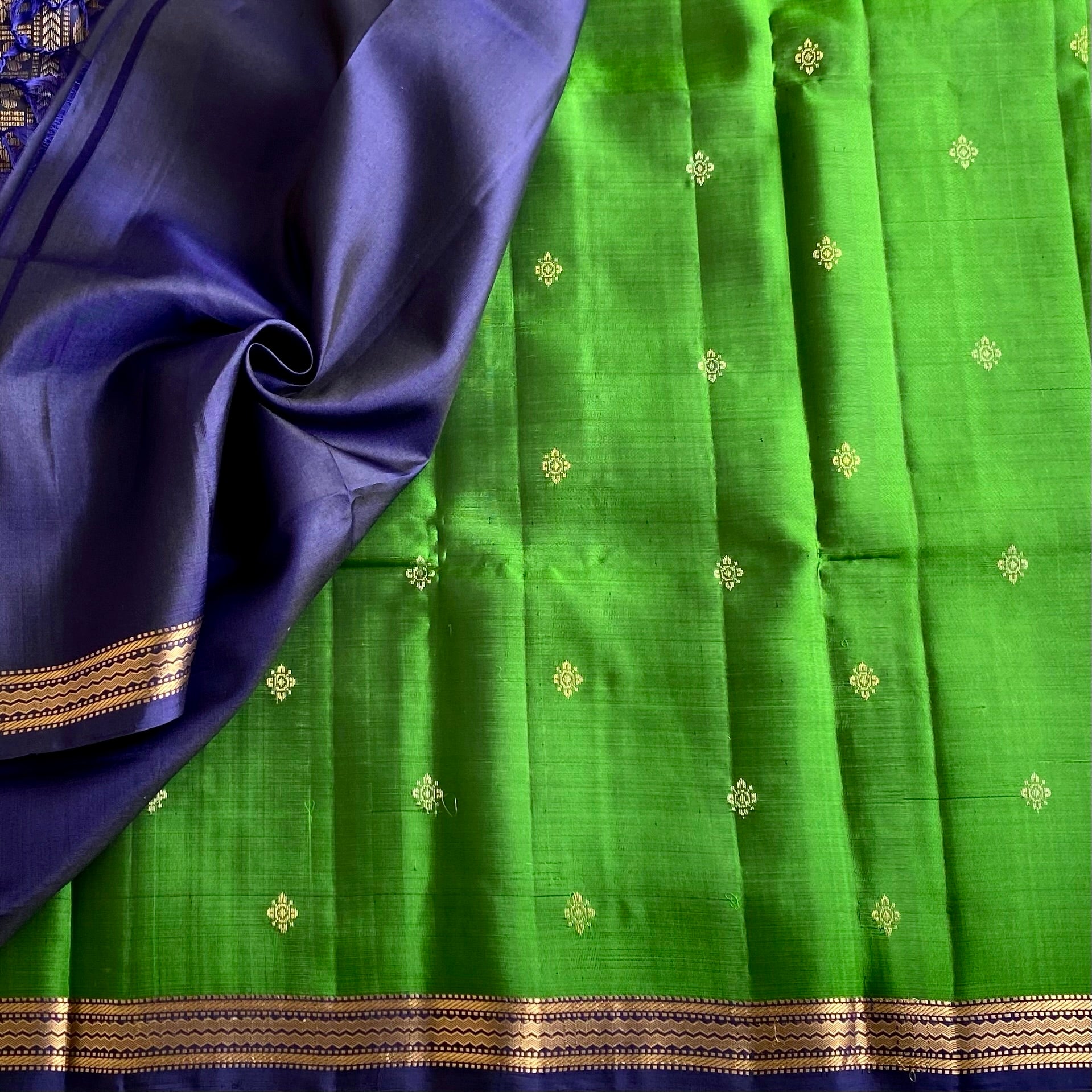 Leaf Green Designer Pure Silk Saree With Royal Blue Pallu