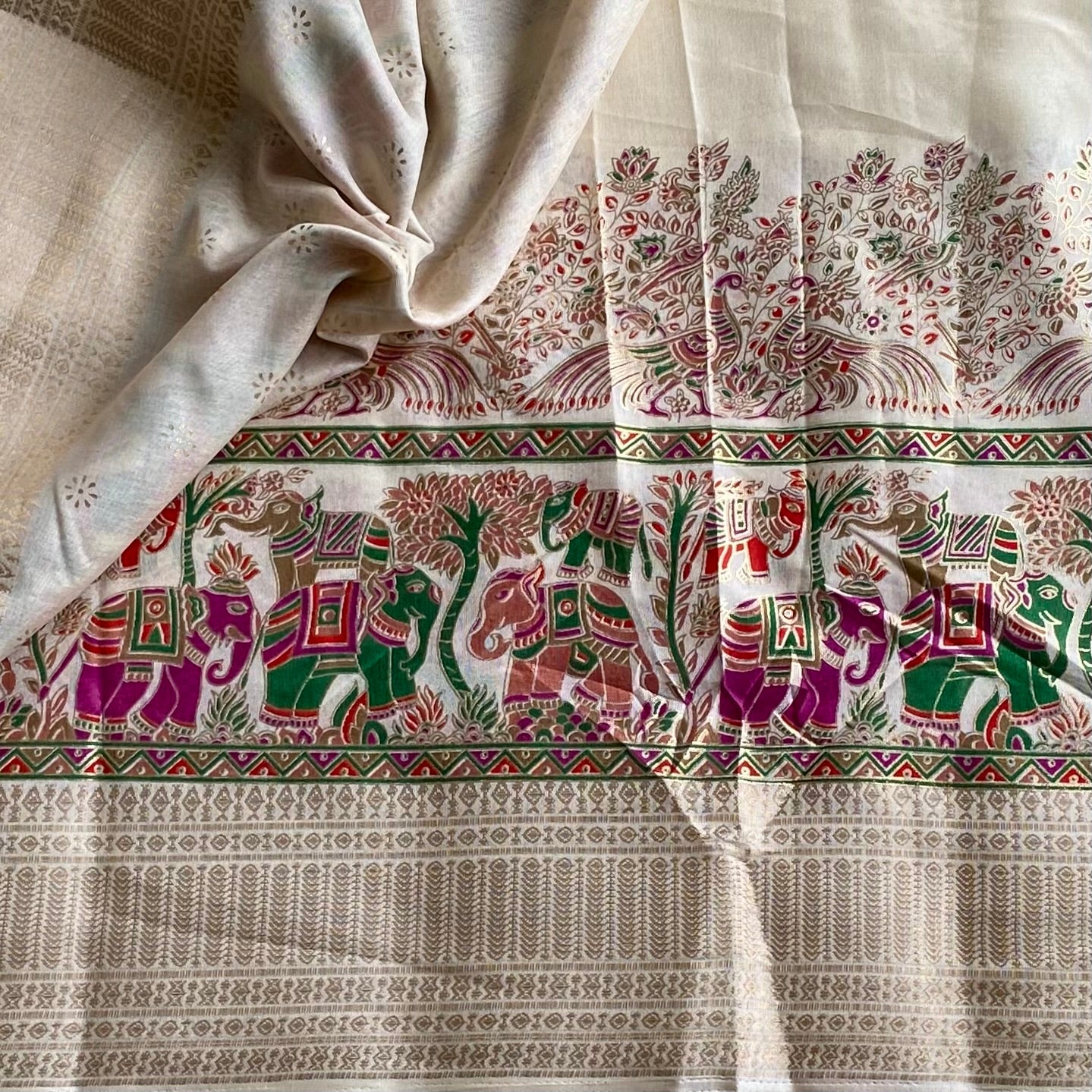 Ivory Softest Lightweight Beauty With Rani Pink Elephant Border & Rich Pallu
