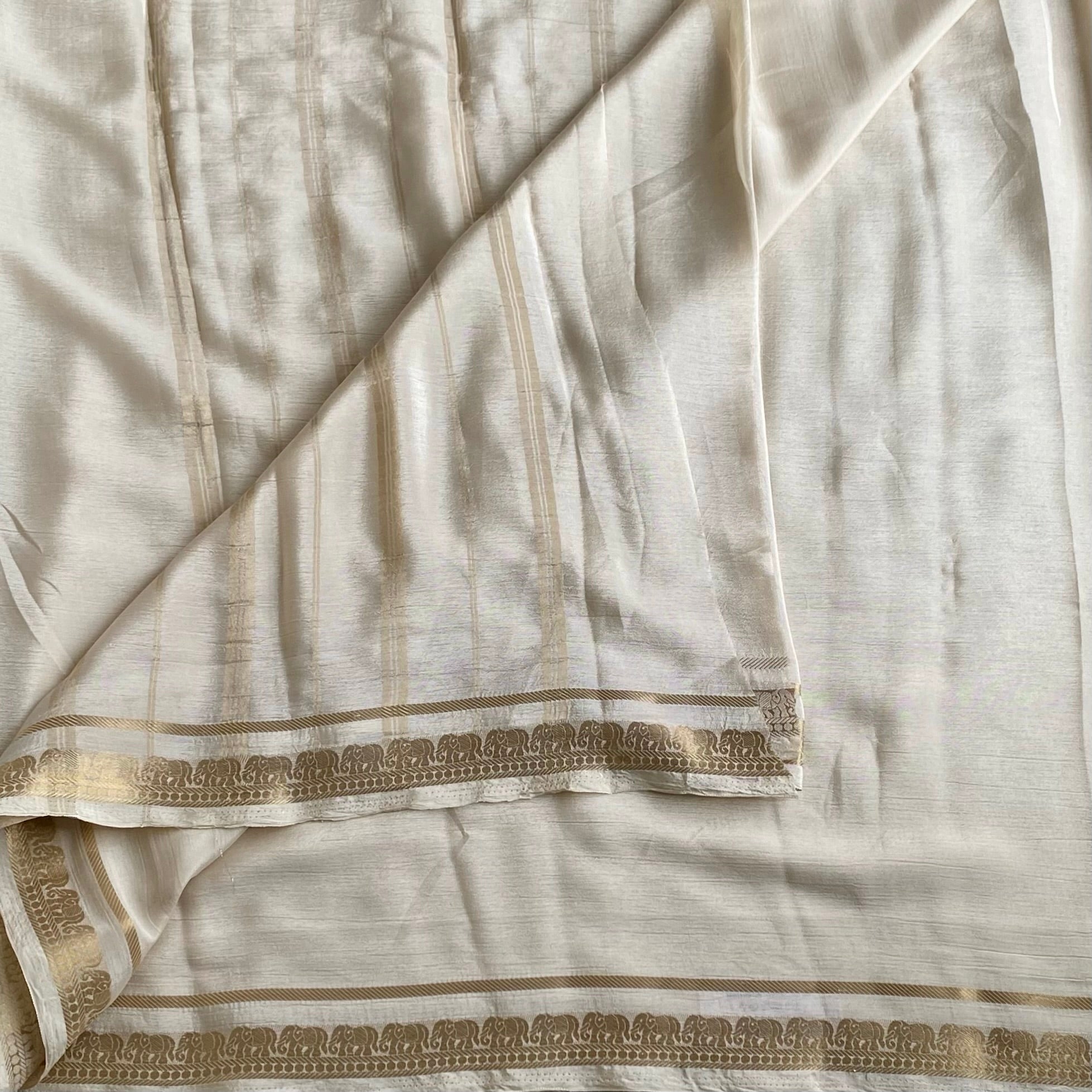 Ivory Beige Soft Lightweight Crepe Silk Saree With Fuchsia Pink Blouse