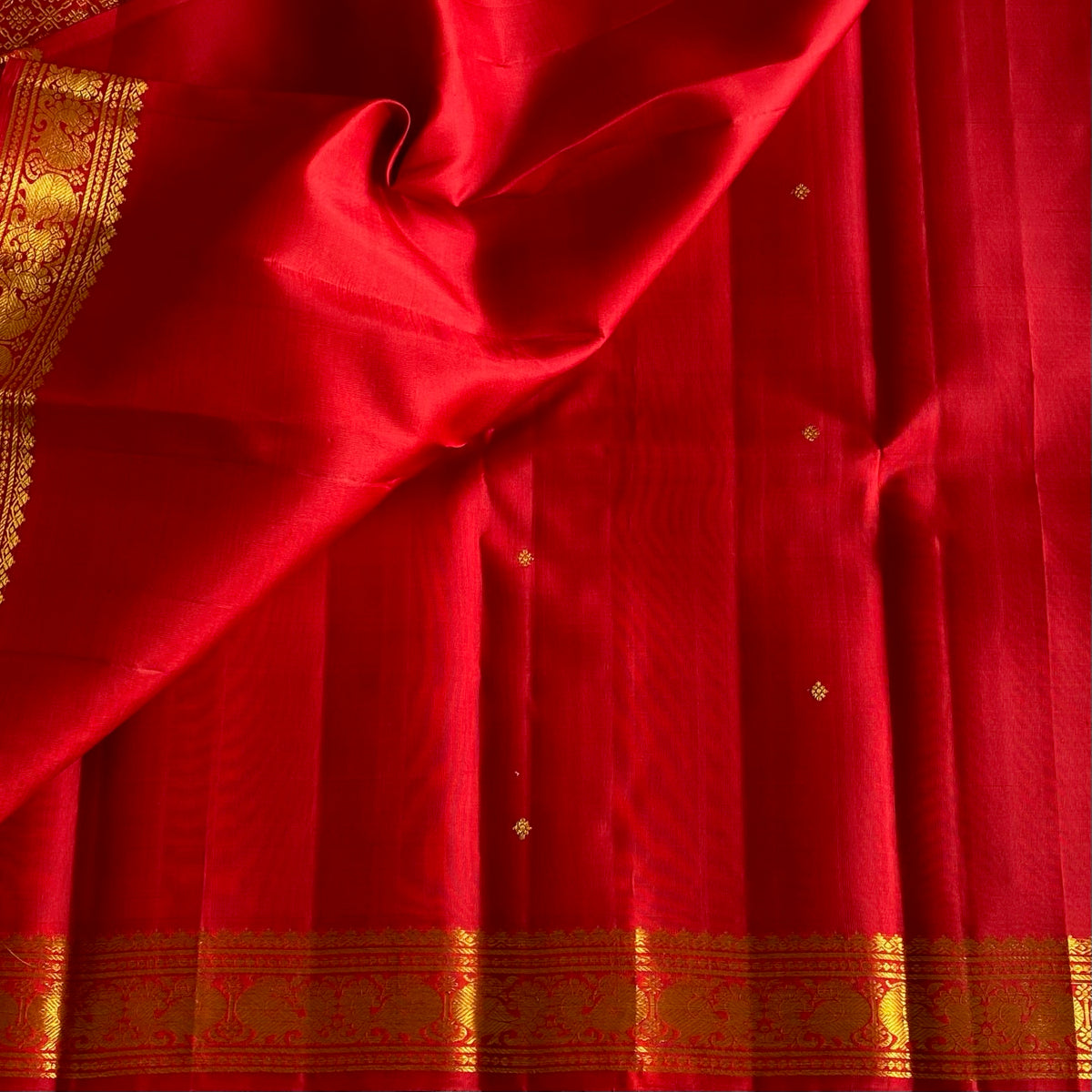 Ruby Red Kanjeevaram Pure Zari Silk Saree With Antique Gold Pallu