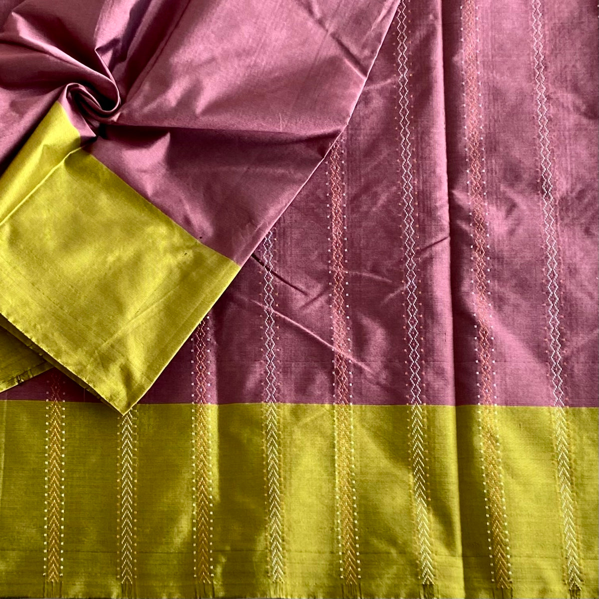 Mauve Soft Mixed Silk Saree With Chartreuse Pallu And Gold Zari