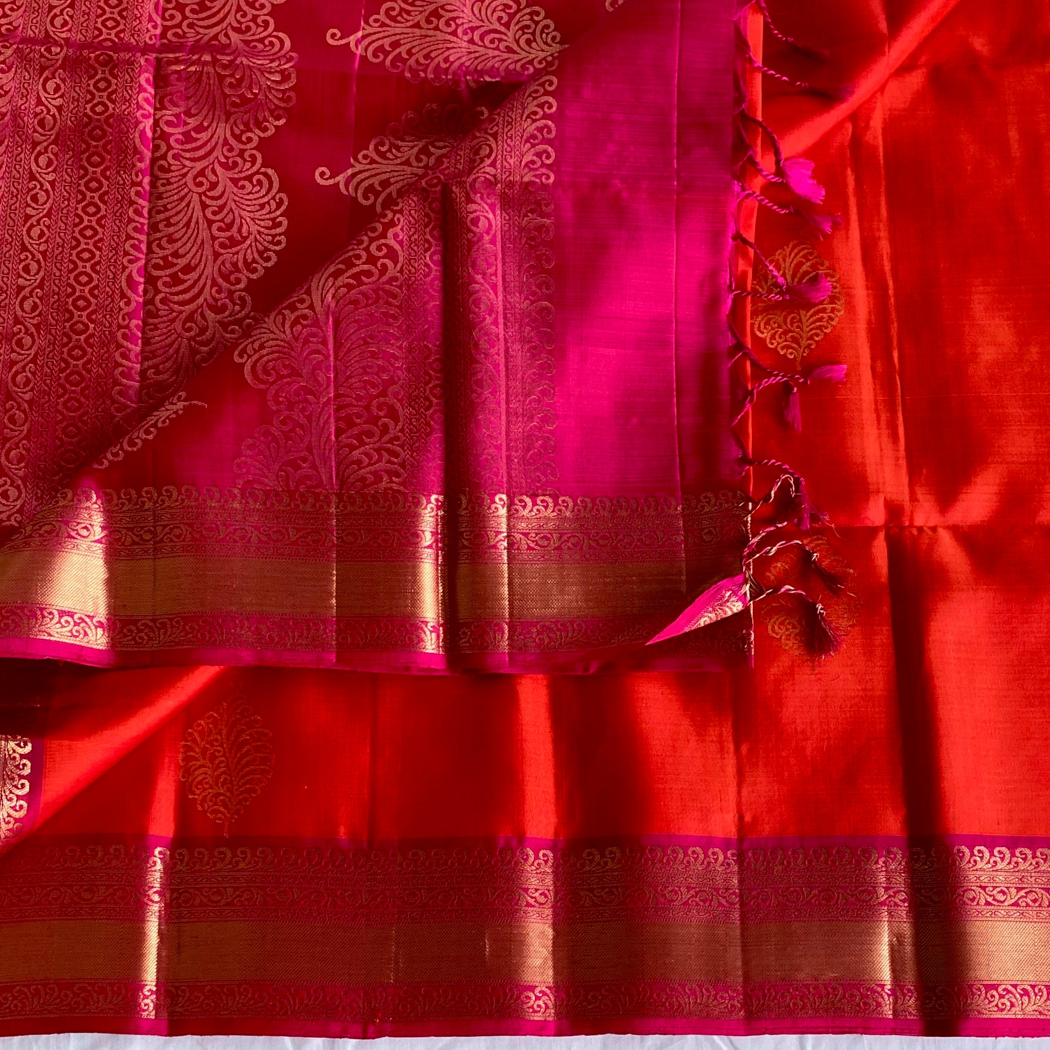 Scarlet Red Designer Pure Silk Saree With Rani Pink Pallu