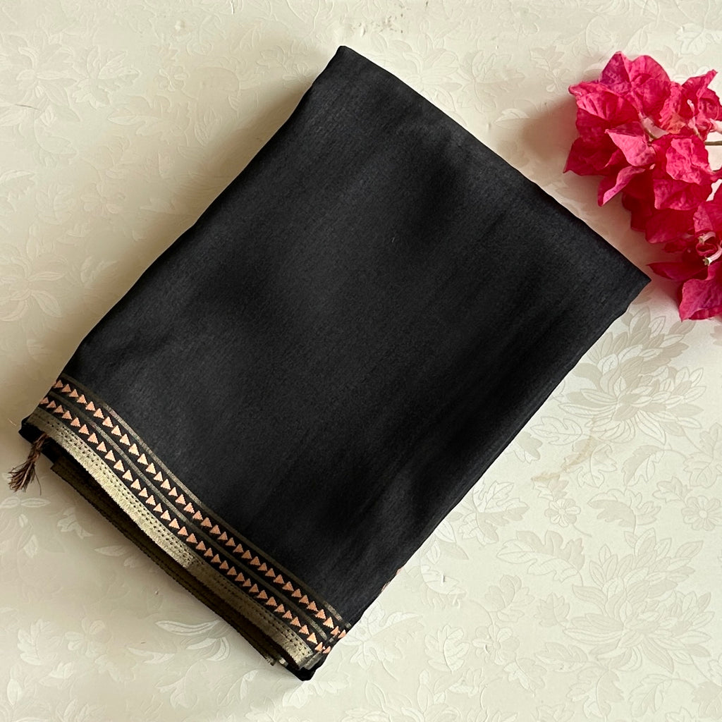 Charcoal Gold Border Handloom Saree Elegant Striped Pallu Traditional Occasion