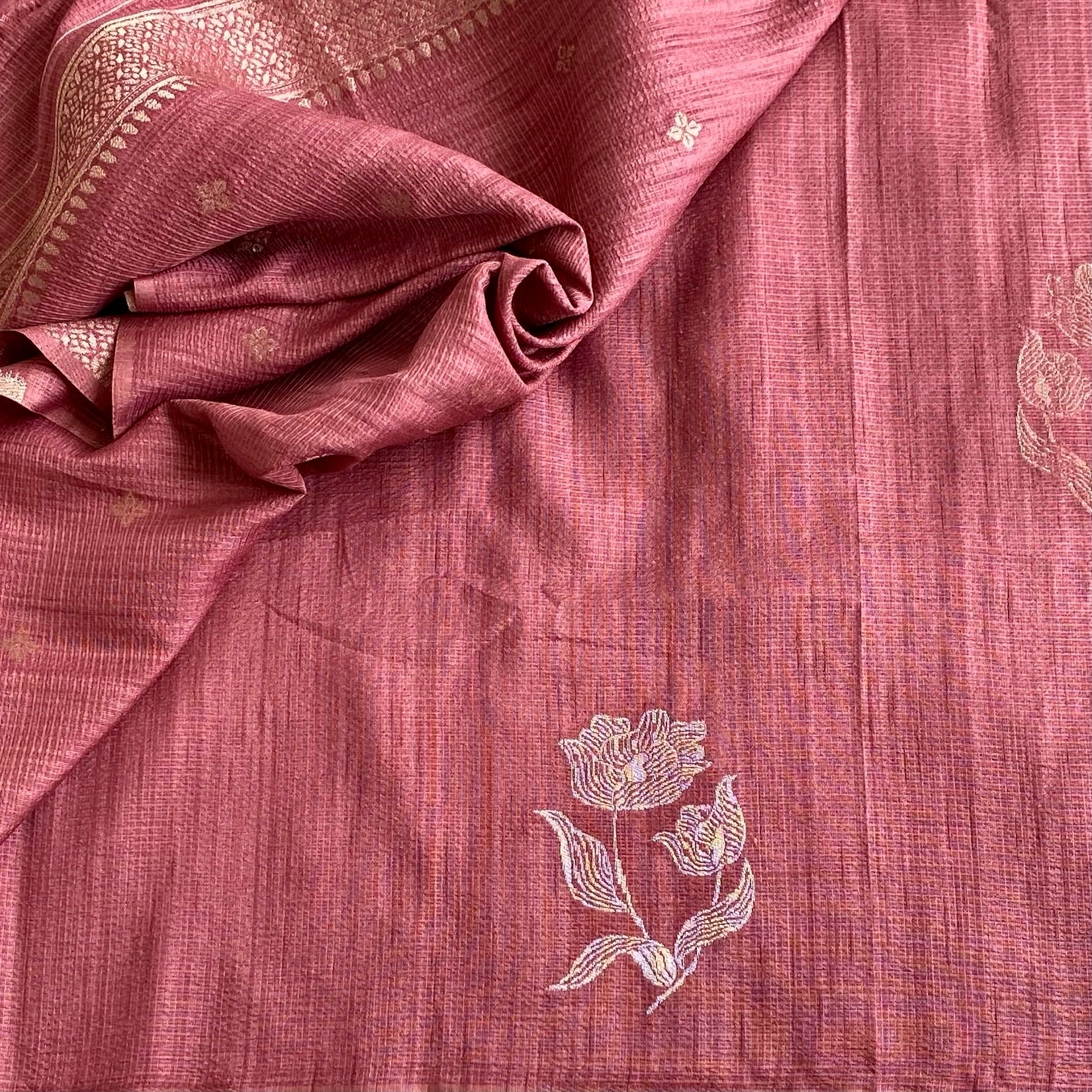 Dusty Rose Soft Jute Tussar Saree With Antique Gold Pallu