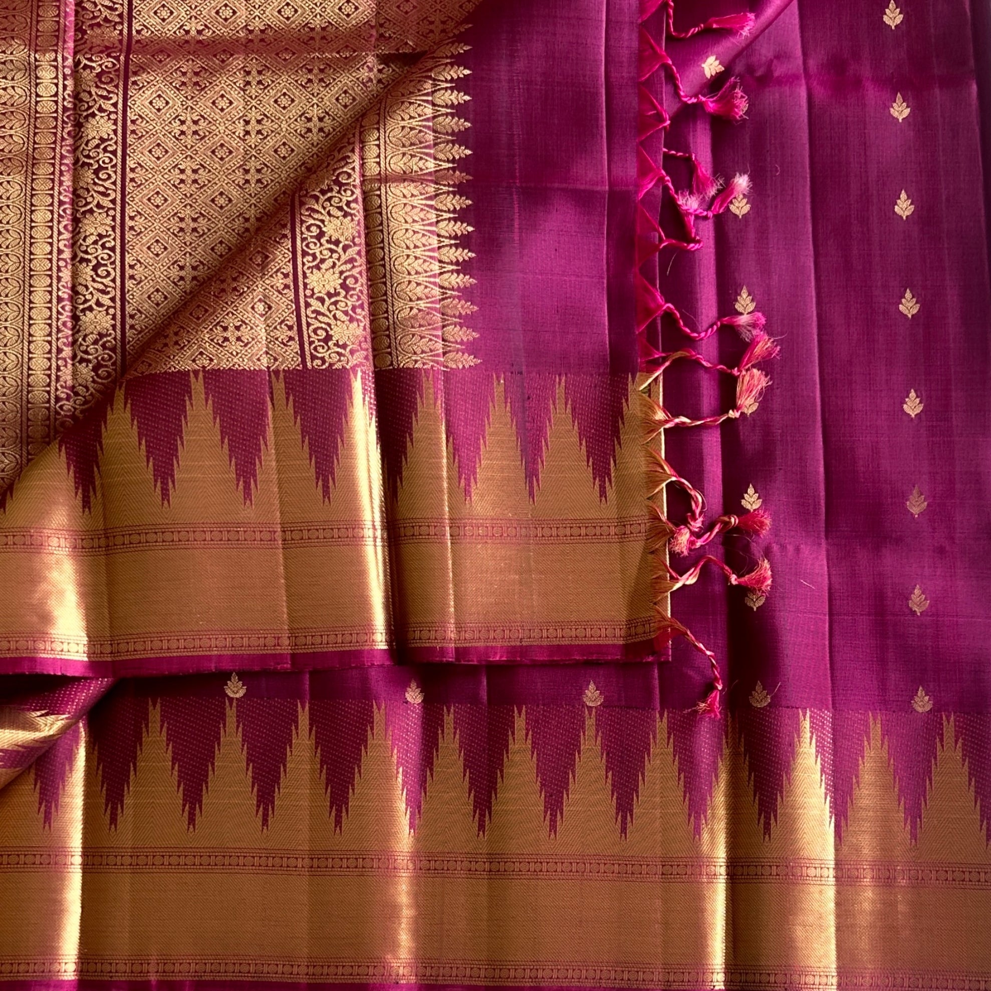 Deep Magenta Silk Saree Metallic Gold Woven Temple Border Traditional