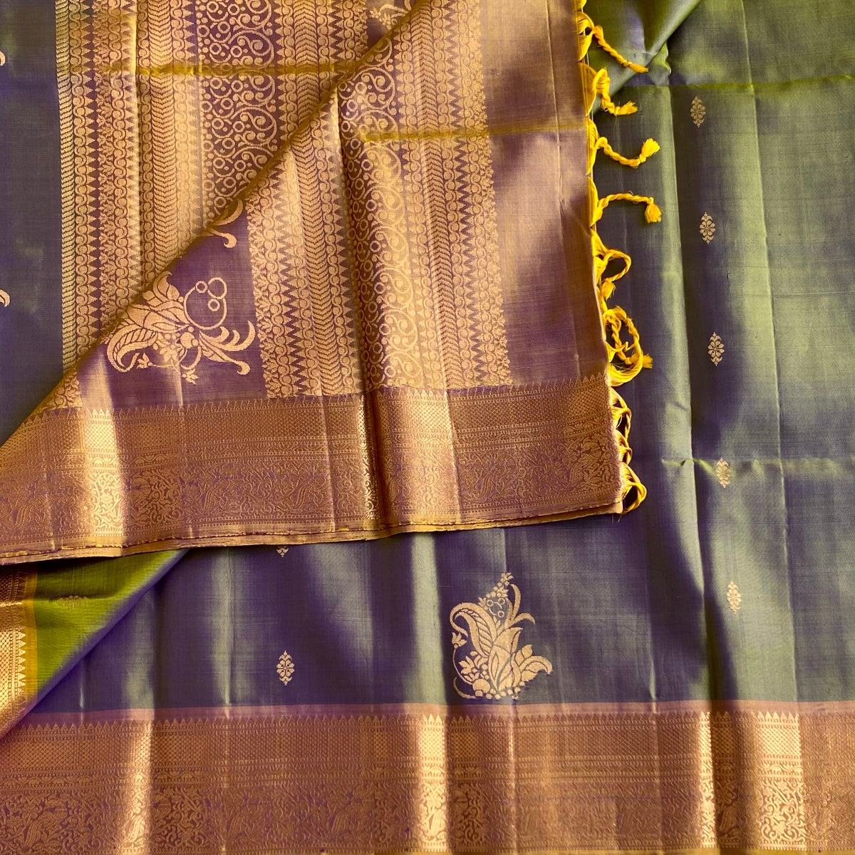 Dual Shaded Rare Greenish Lavender Designer Pure Silk Antique Gold Green Pallu Zari Border