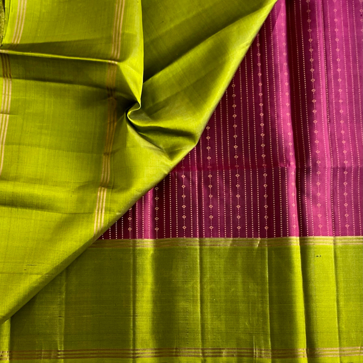 Berry Magenta Designer Pure Silk Saree With Stunner Green Pallu