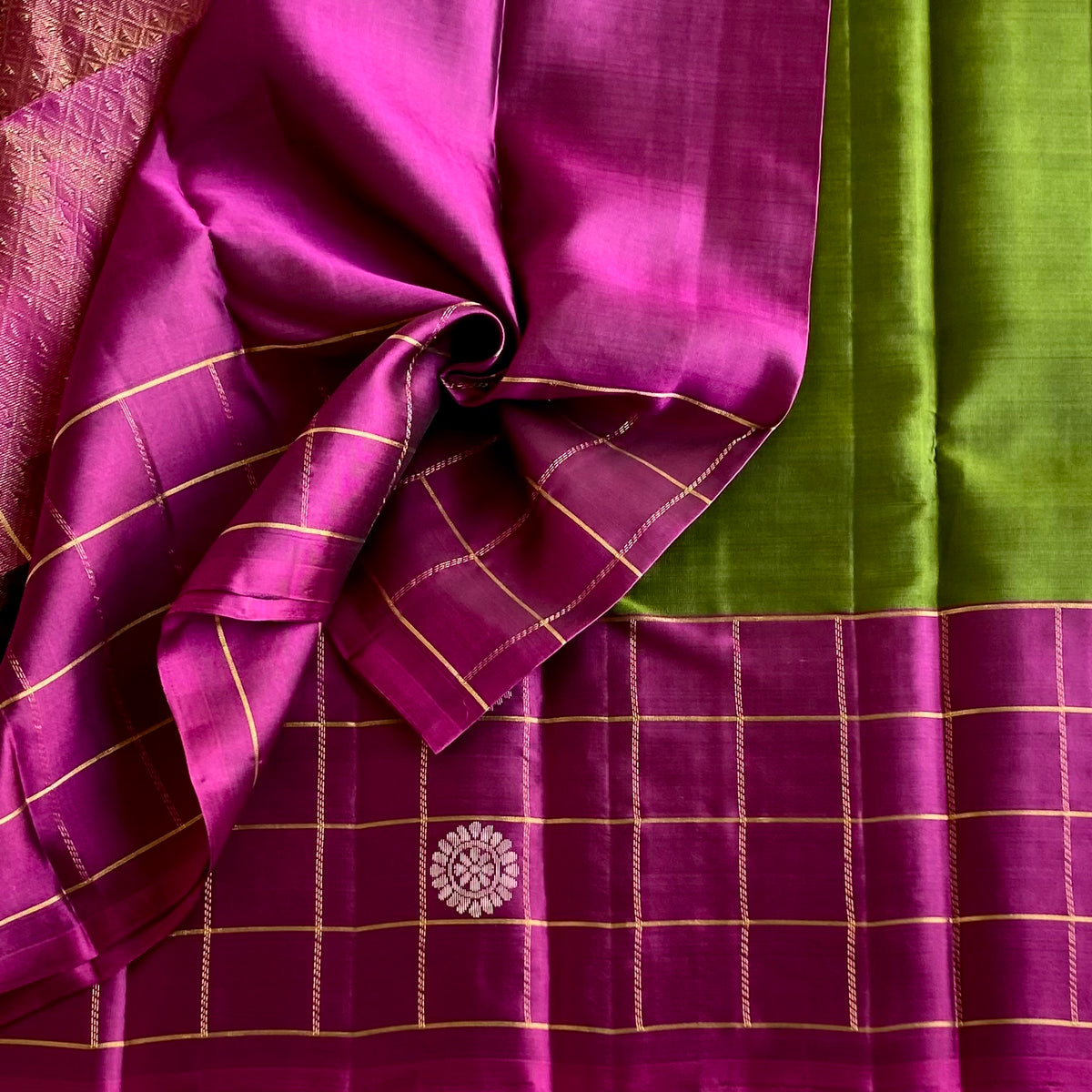 Stunner Leaf Green & Magenta Pink Designer Pure Silk Saree With Checkered Border
