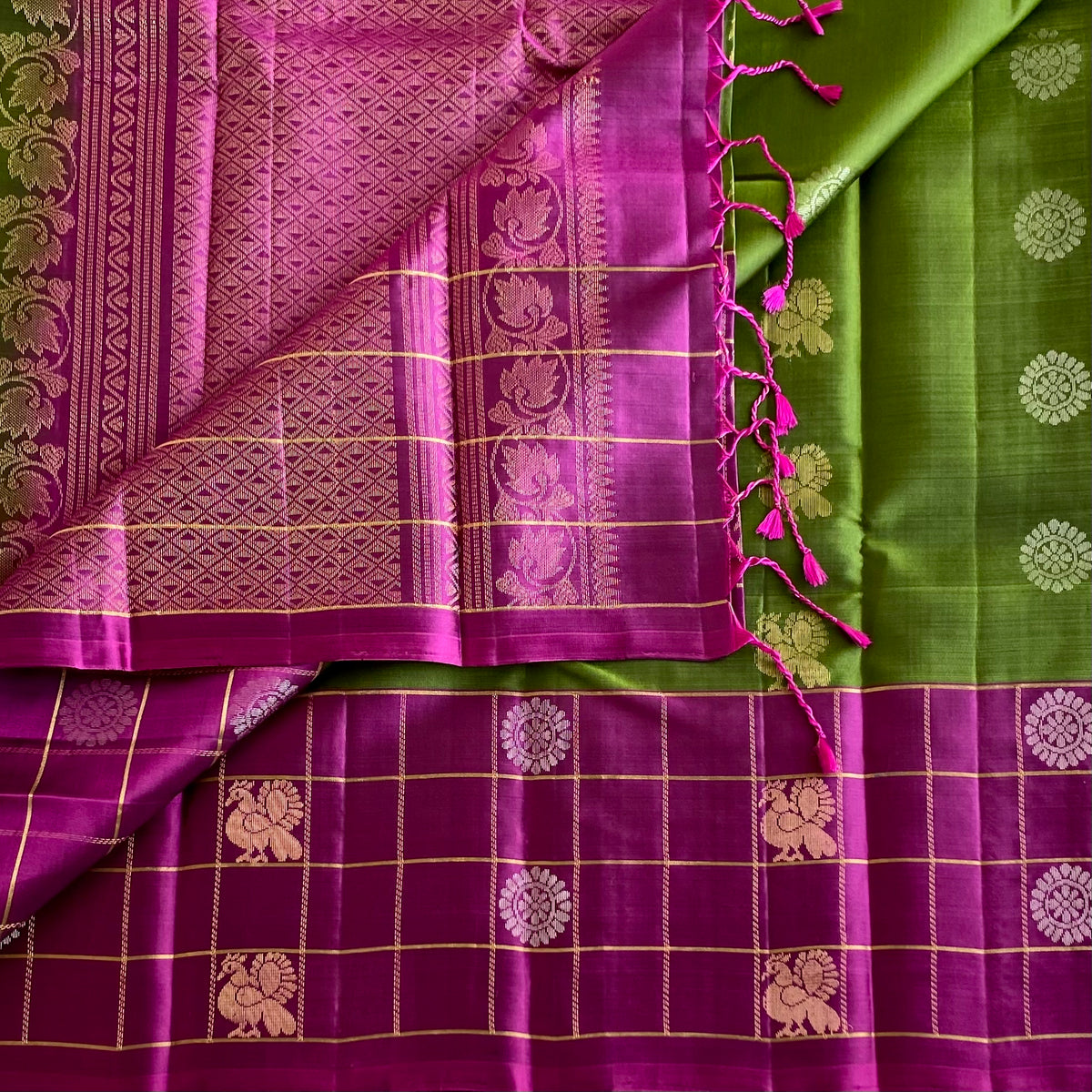 Stunner Leaf Green & Magenta Pink Designer Pure Silk Saree With Checkered Border