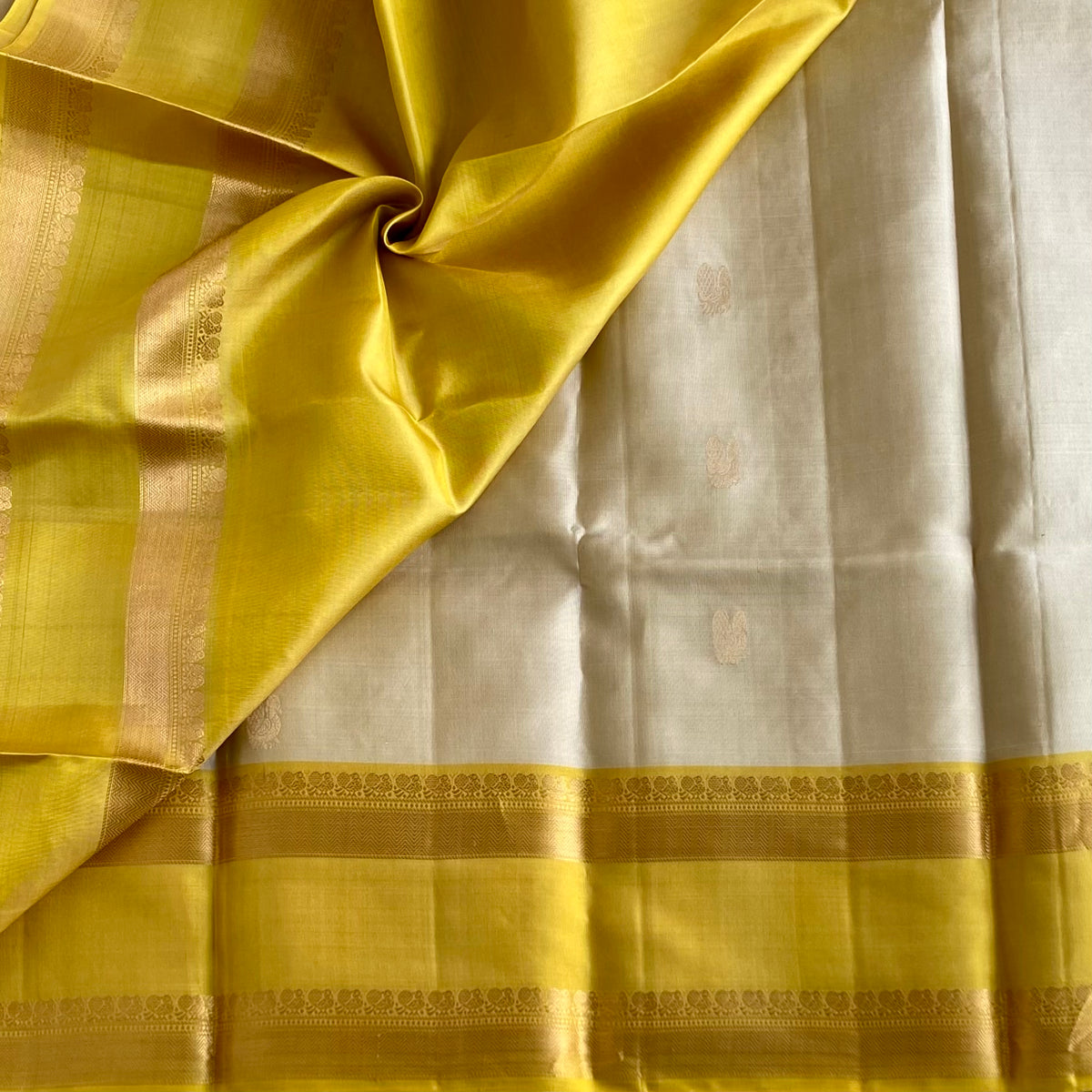Champagne Ivory Beige Designer Pure Silk With Mustard Yellow Pallu Zari Border