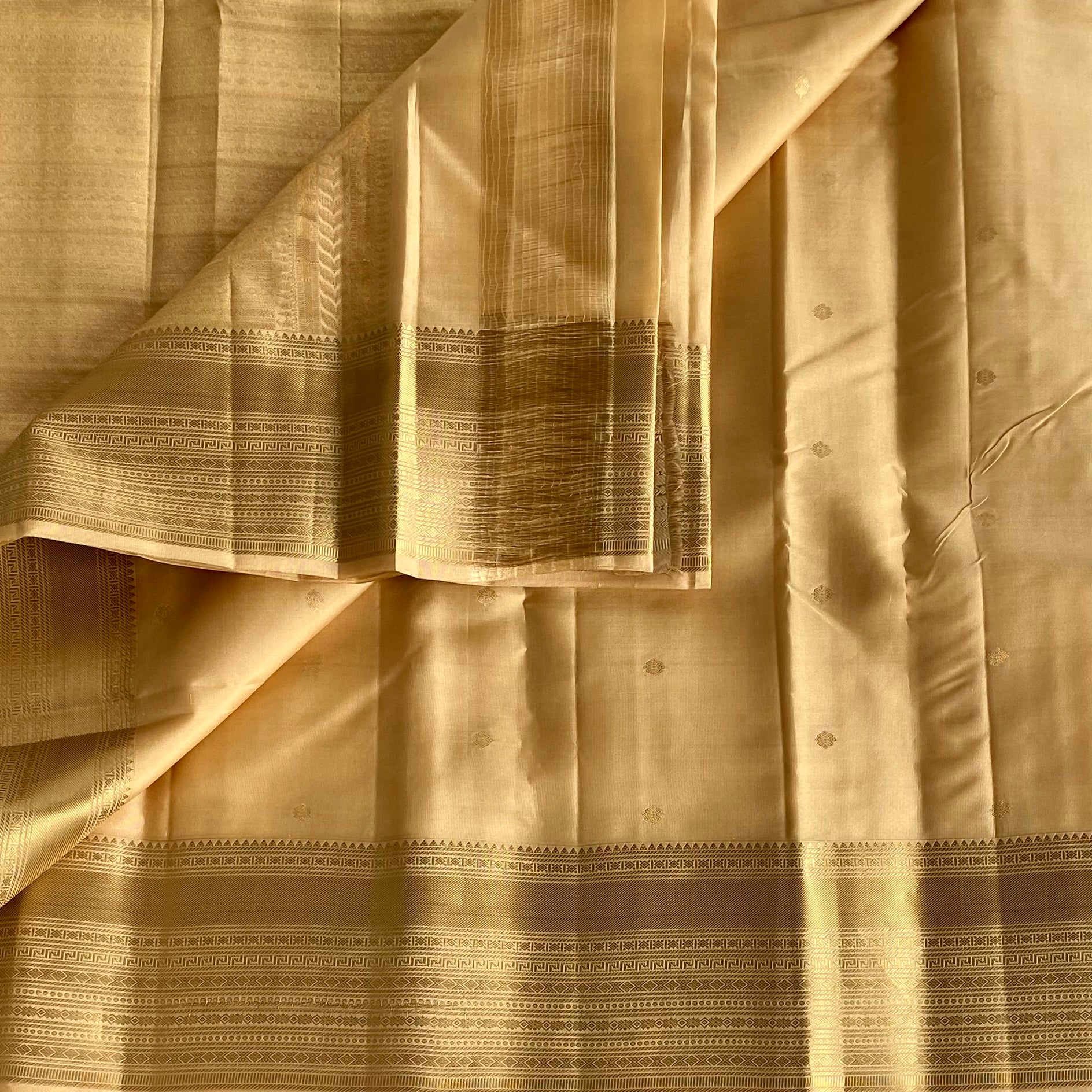 Antique Gold Designer Pure Silk Saree With Champagne Pallu