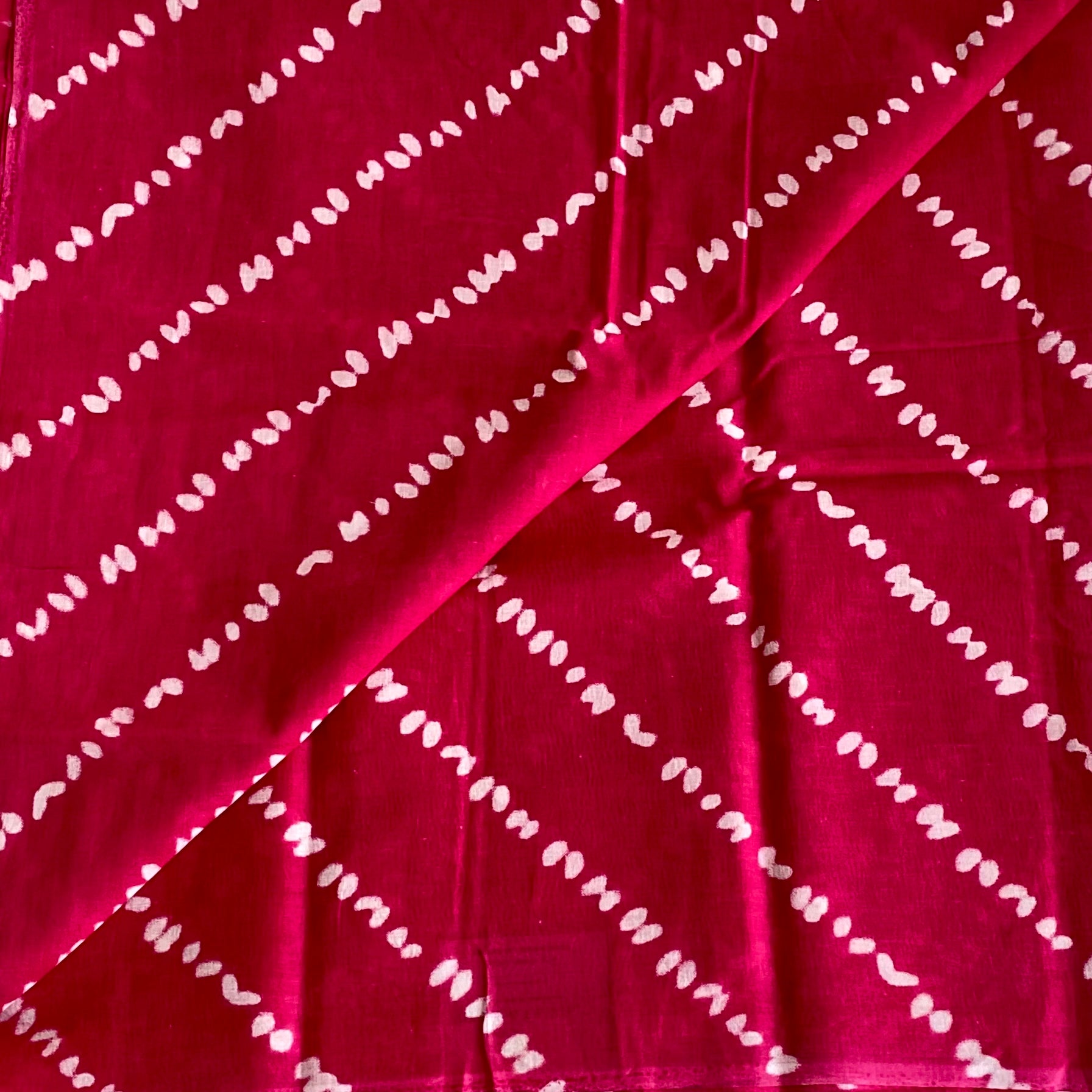 Magenta Bandhani Saree White Dotted Diagonal Pattern Soft Matte Finish