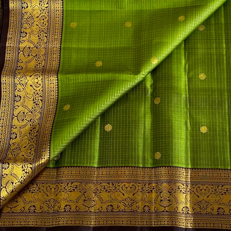 Magical Green Kanjeevaram Pure Zari Silk Saree With Jet Black Pallu