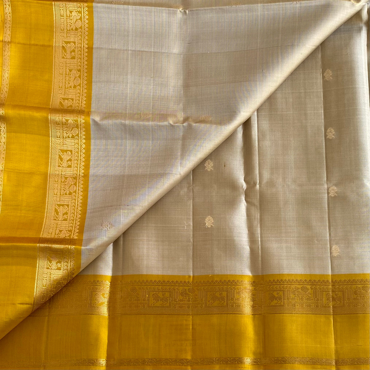 Champagne Beige Designer Pure Silk Saree With Mustard Yellow Pallu
