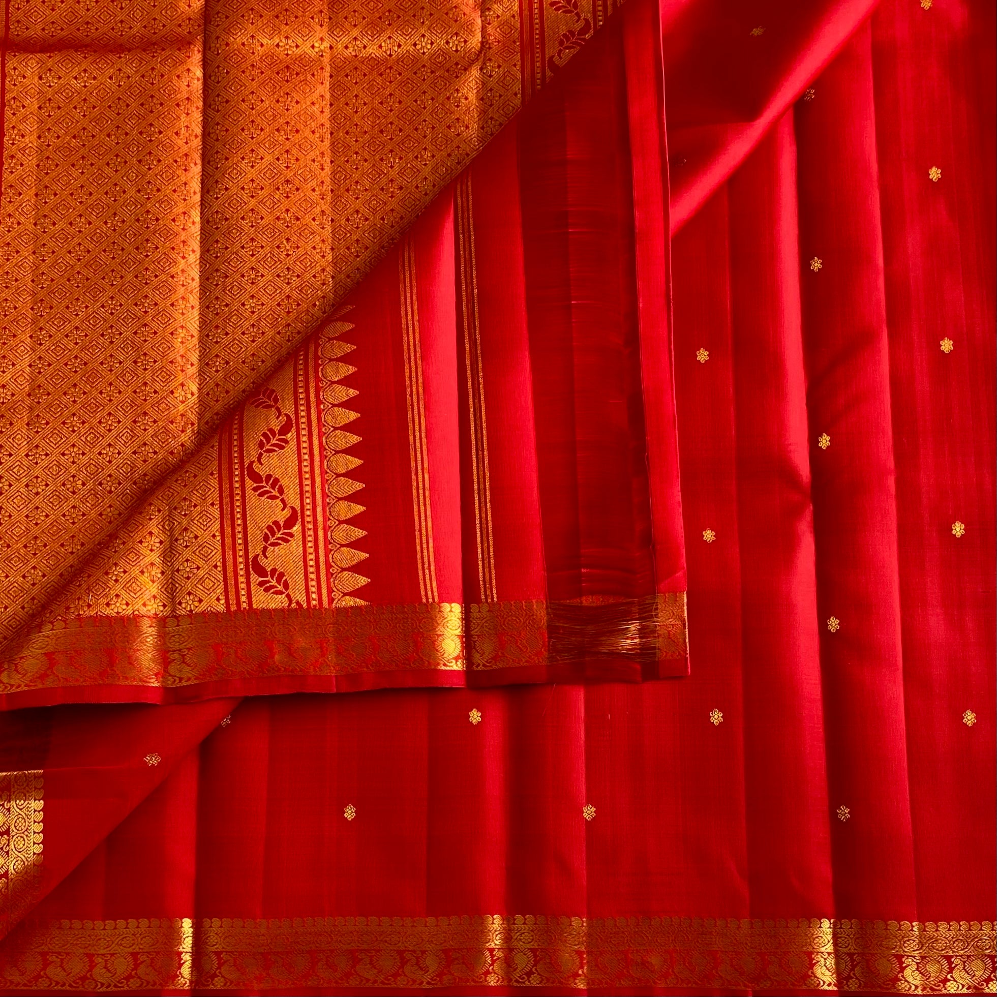 Scarlet Red Kanjeevaram Pure Zari Silk Saree With Intricate Zari Pallu