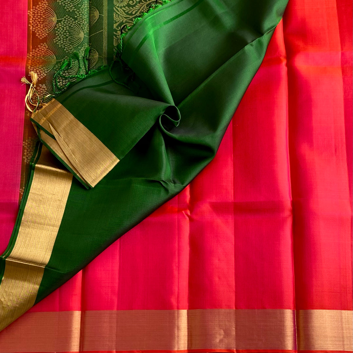 Reddish Pink Designer Pure Silk Saree With Bottle Green Pallu