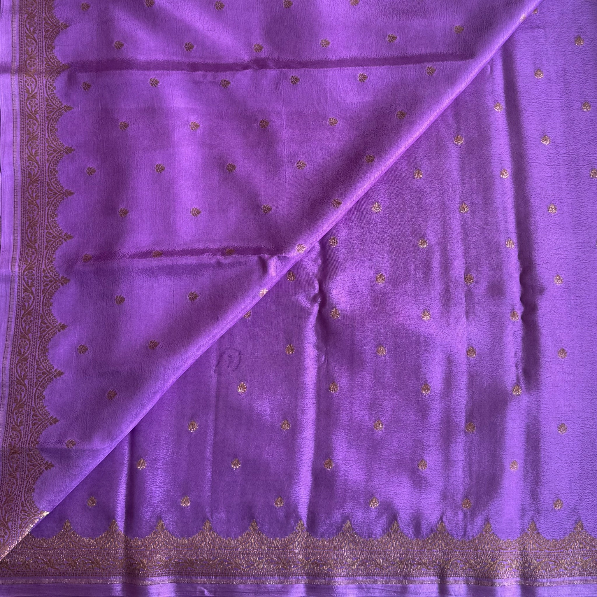 Orchid Purple Saree Gold Brocade Pallu Scalloped Border Elegant Traditional