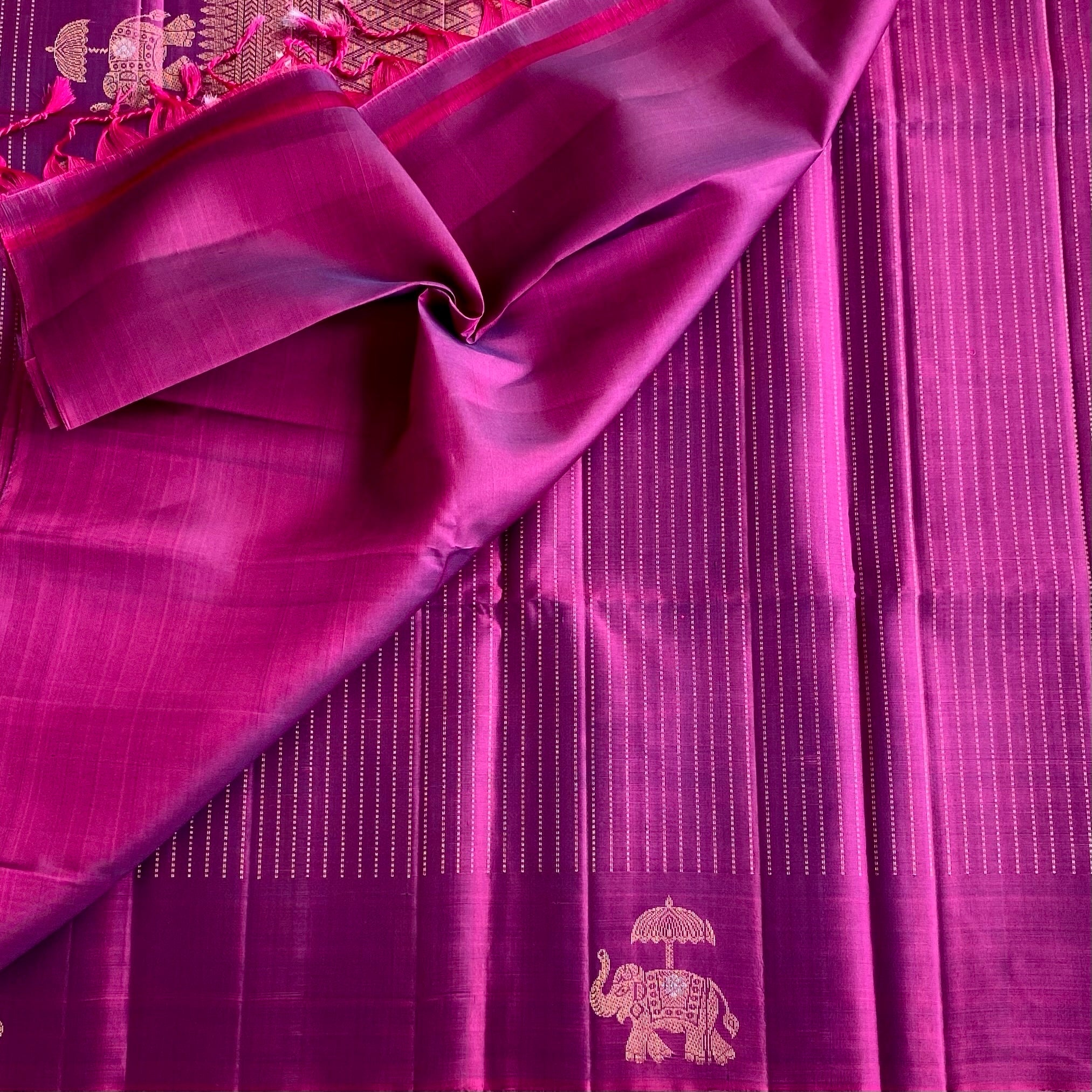 Dual Shaded Magenta Designer Pure Silk Saree With Metallic Gold Pallu