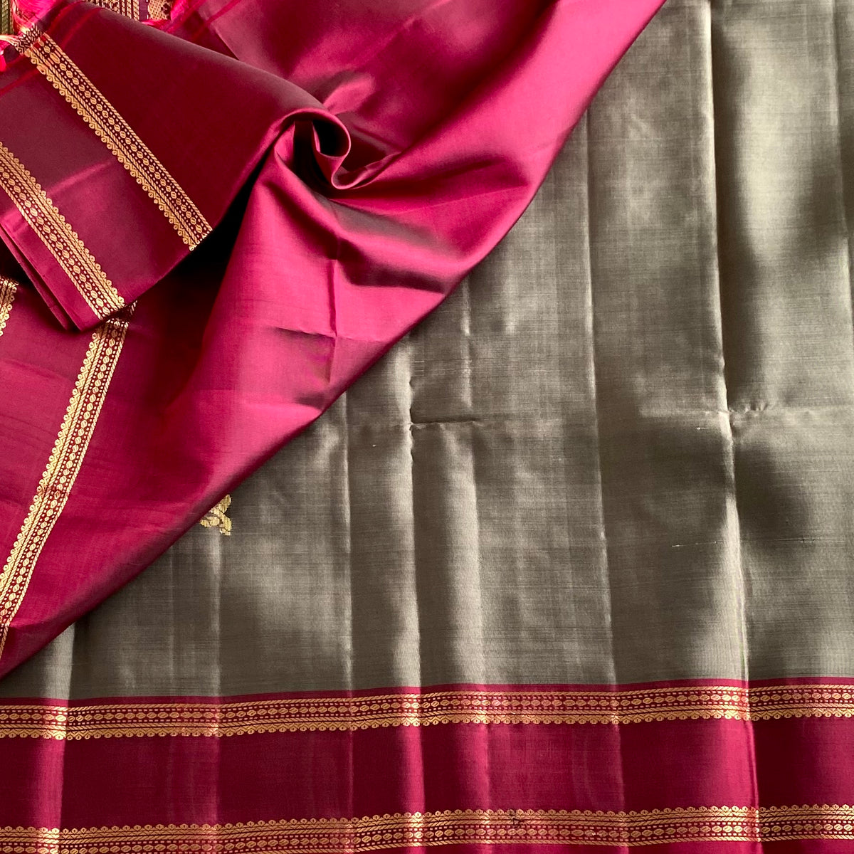 Charcoal Gray Designer Pure Silk Saree With Magenta Pallu