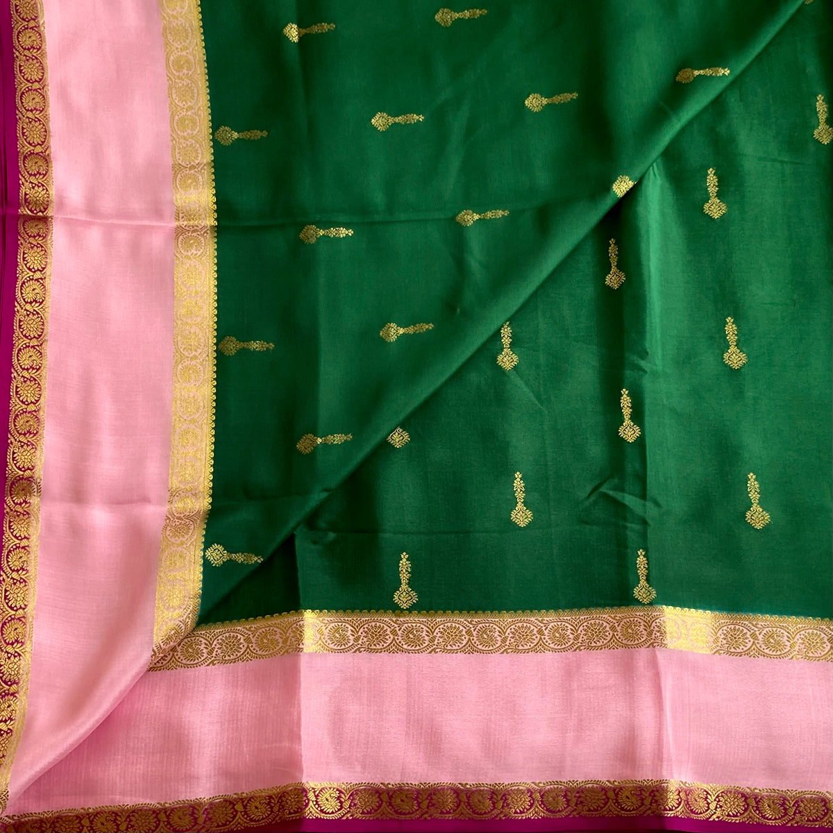 Emerald Green Mysore Crepe Silk Saree With Pastel Pink Pallu