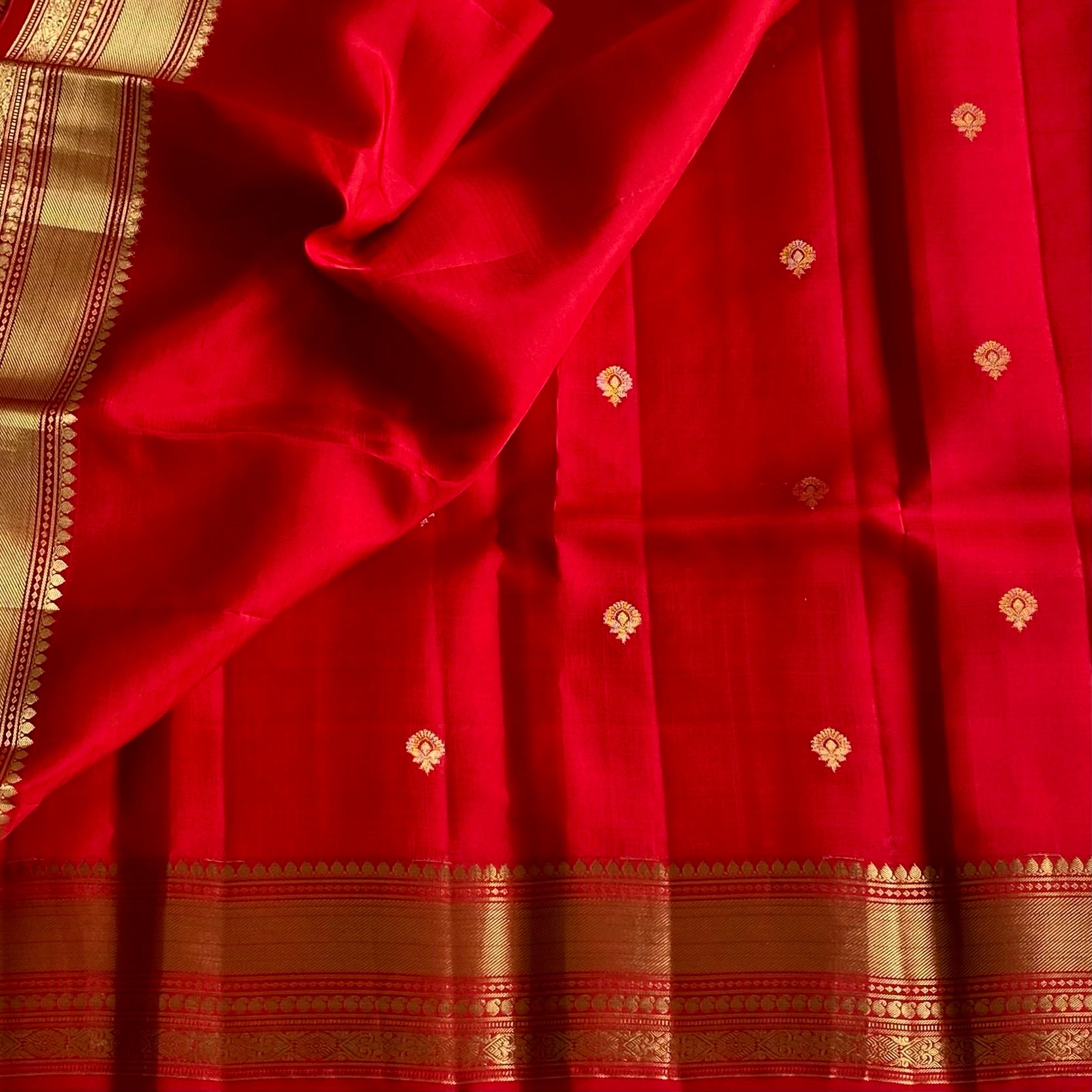 Scarlet Red Designer Pure Silk Saree With Metallic Gold Jaal And Border