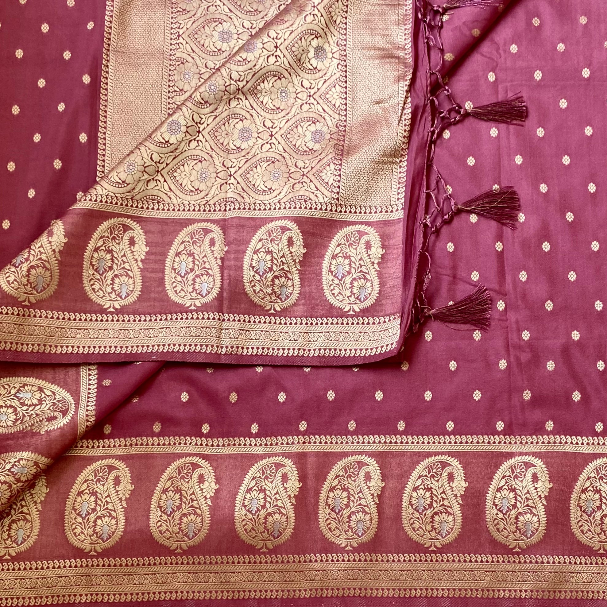 Deep Magenta Silk Saree With Gold Paisley Border And Buti