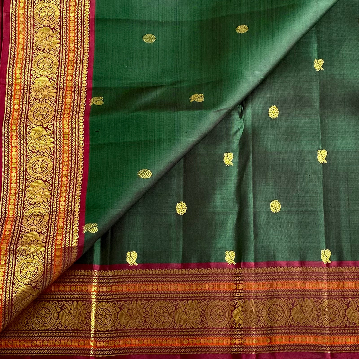 Deep Emerald Green Kanjeevaram Pure Zari Silk Saree With Magenta Pallu