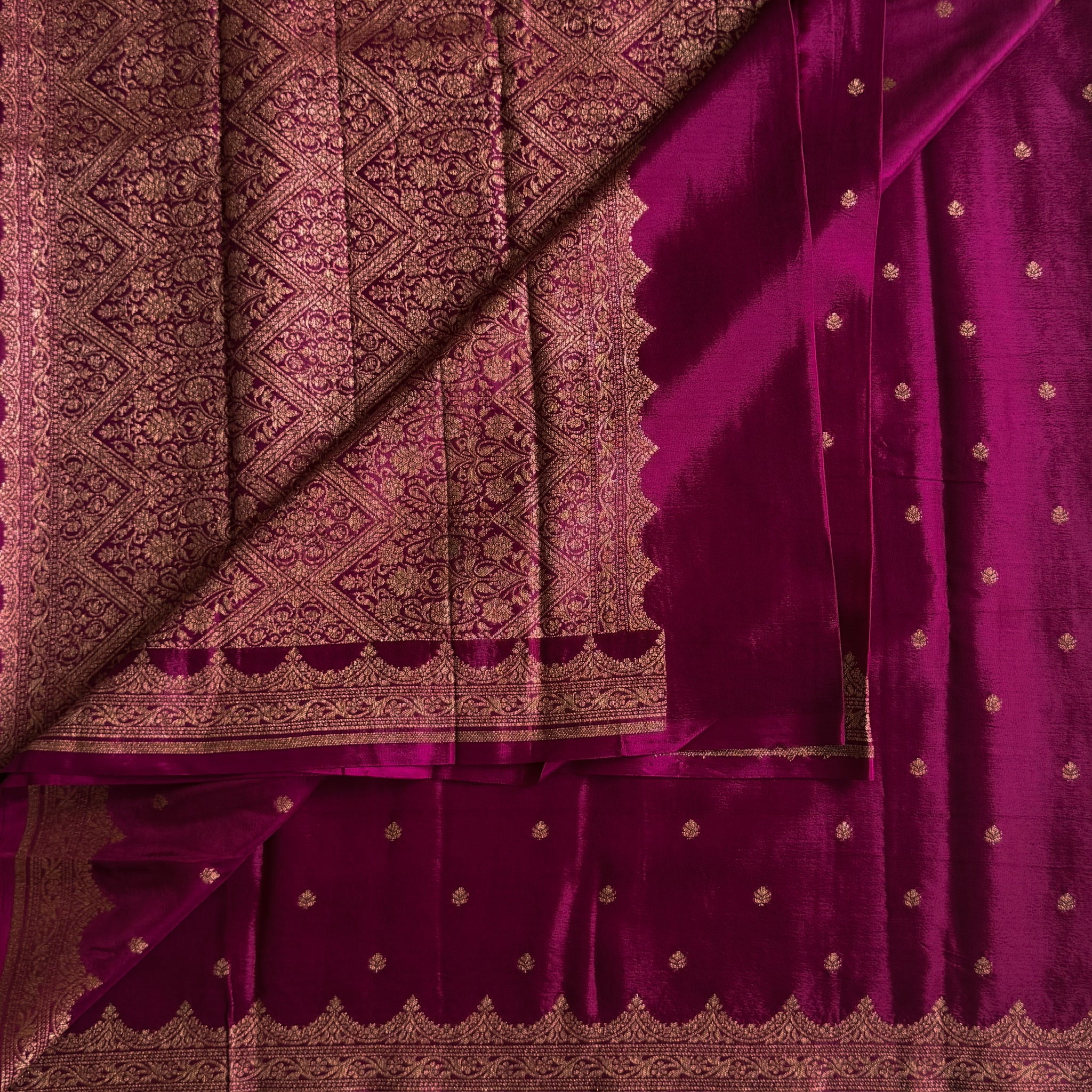 Magenta Banarasi Silk Saree Gold Brocade Pallu Scalloped Border Traditional