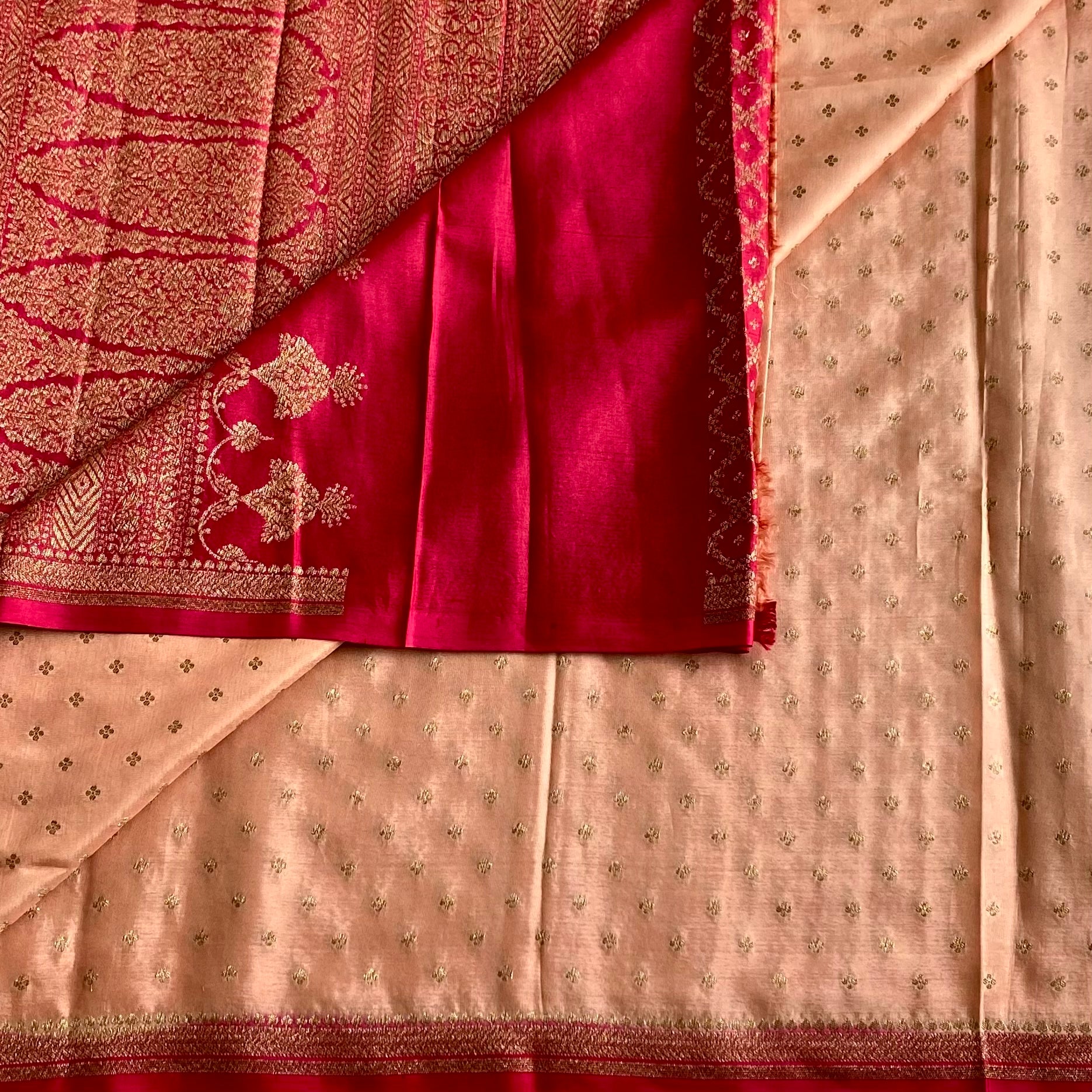 Peach Beige Banarasi Crepe Silk Saree With Fuchsia Pallu And Gold Zari