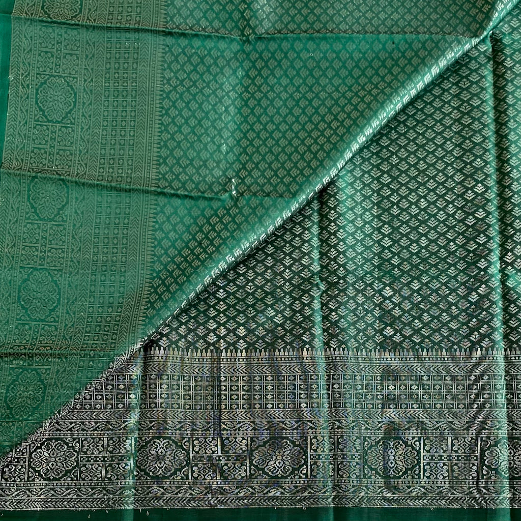 Emerald Green Designer Pure Silk Saree With Magenta Pallu And Gold Zari