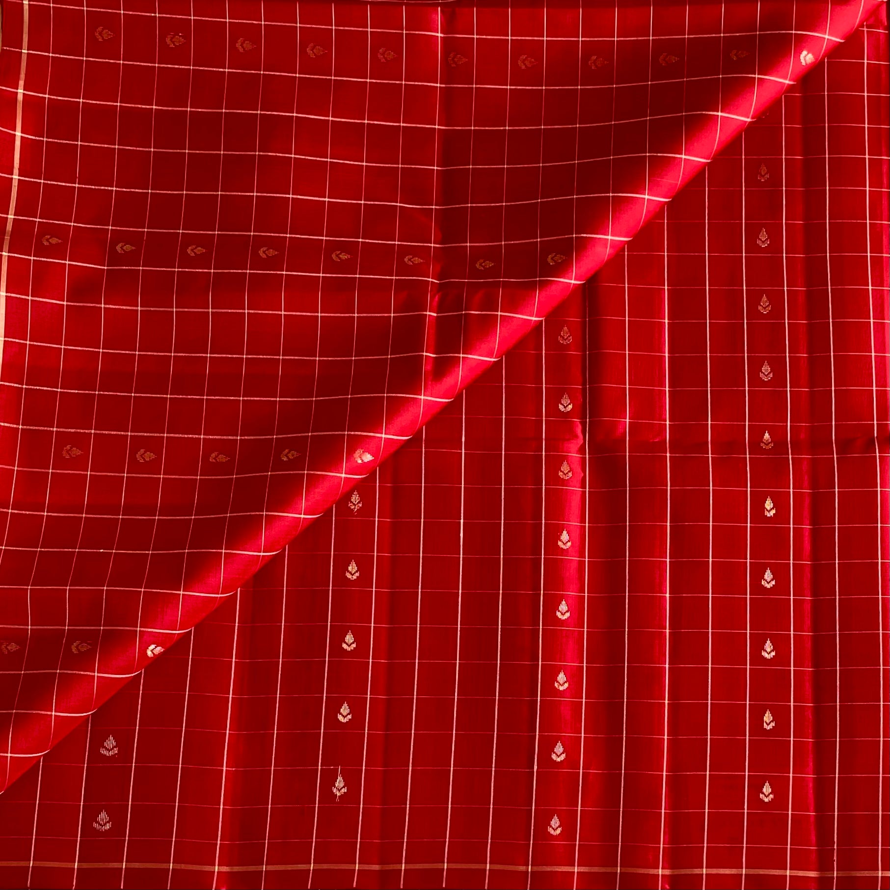 Scarlet Red Designer Pure Silk Saree With Champagne Gold Pallu