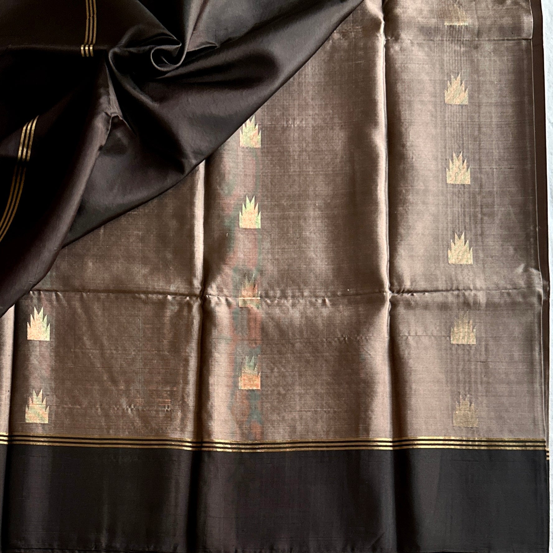 Dusty Mauve Silk Saree Deep Plum Pallu Antique Gold Zari