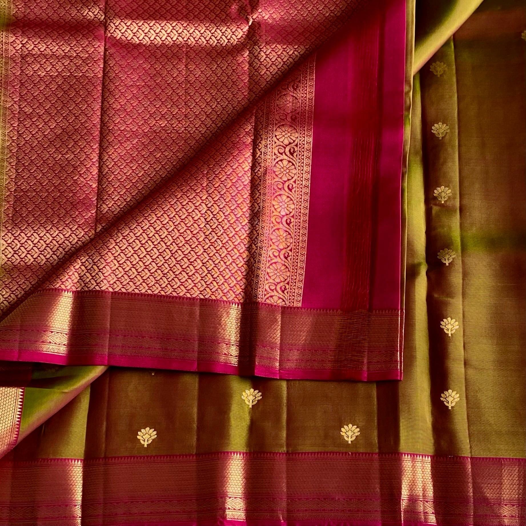 Dual Shaded Olive Green Designer Pure Silk Saree With Magenta Pallu