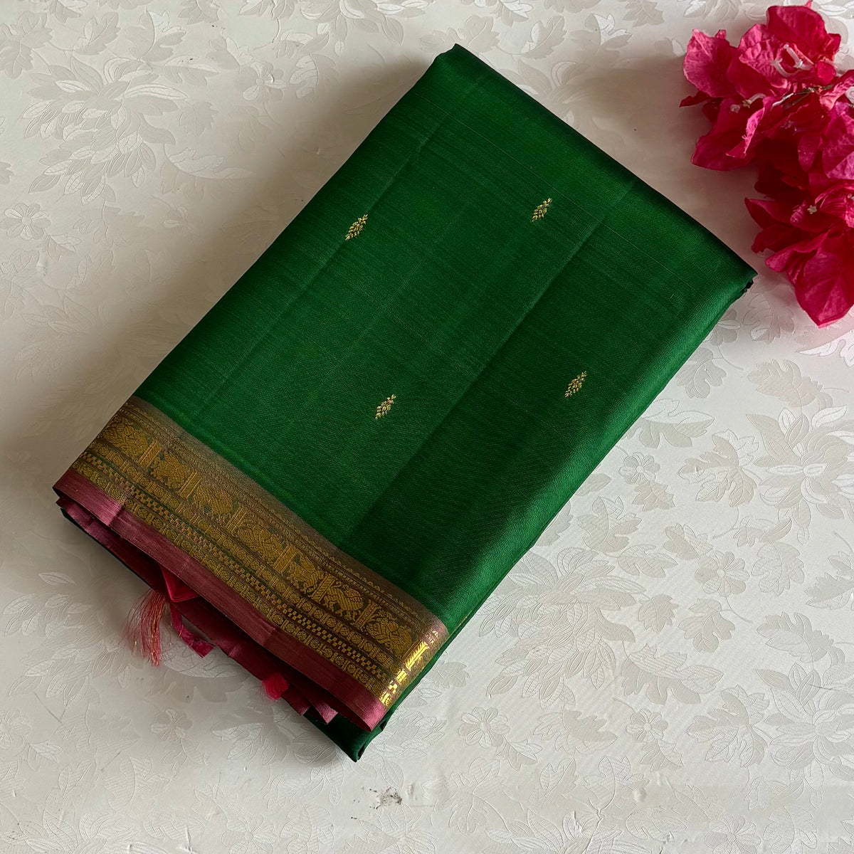 Emerald Green Kanjeevaram Pure Zari Silk Saree With Dusty Rose Pink Pallu