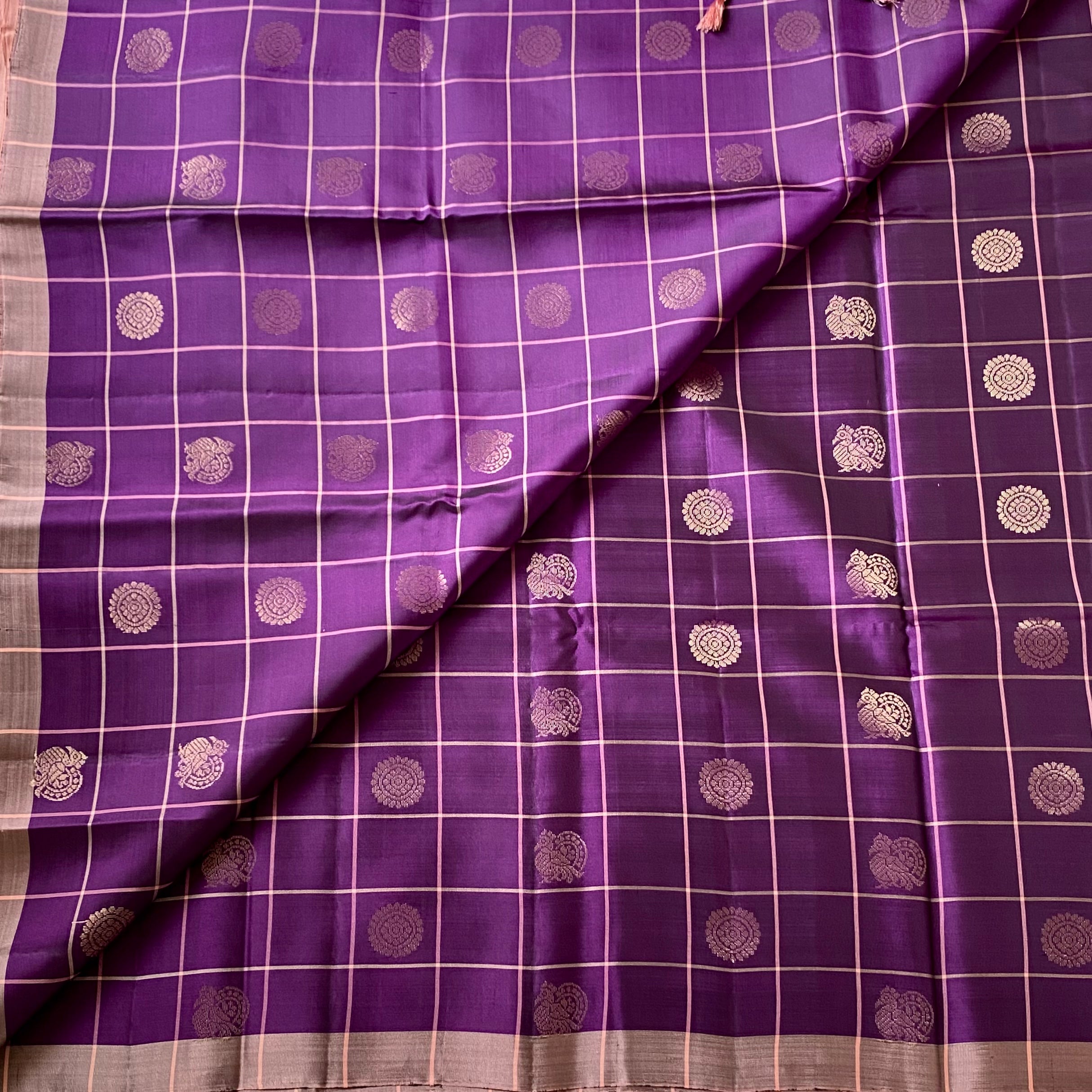 Classy purple with metallic mauve stunner checkered pure silk