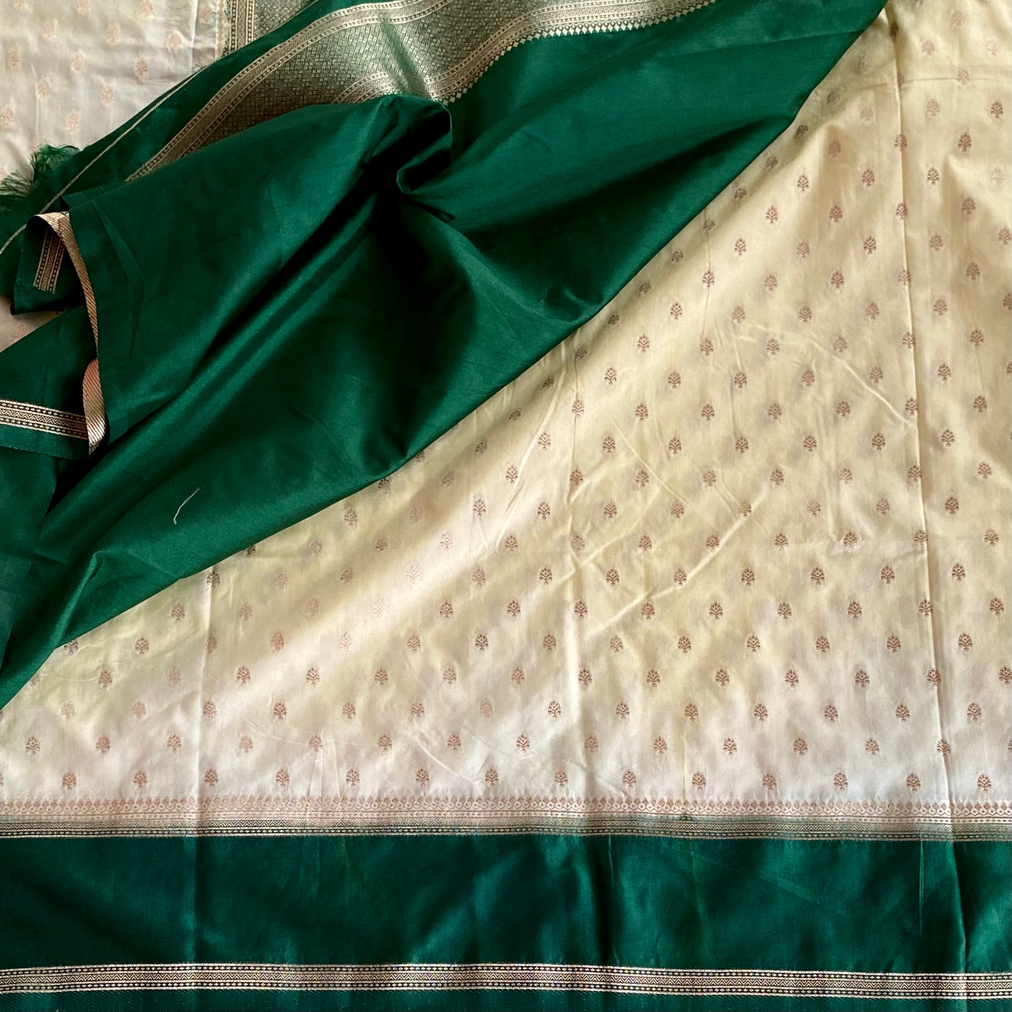 Ivory Green Banarasi Silk Saree Gold Zari Pallu Elegant Traditional