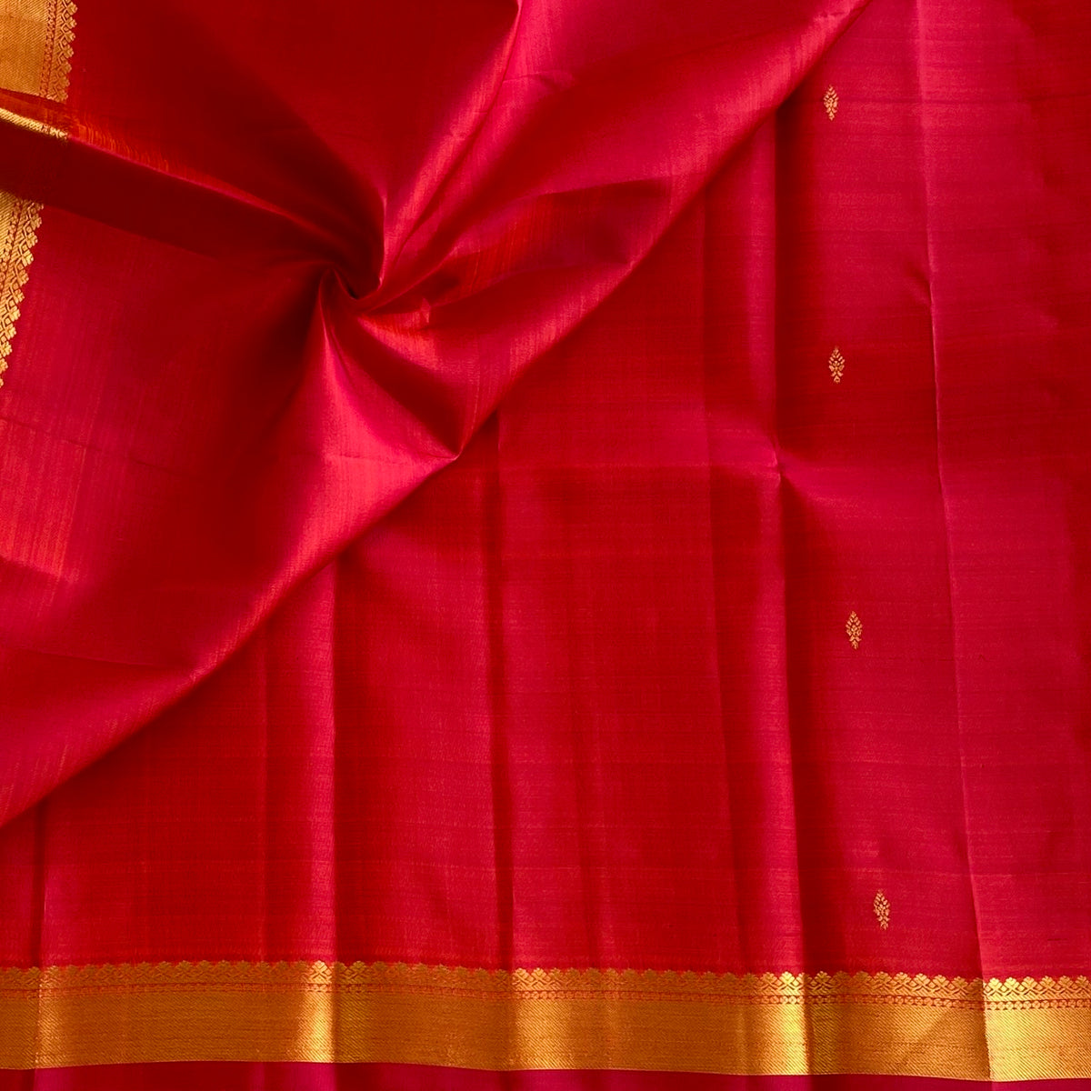Vermilion Pinkish Red Kanjeevaram Pure Zari Silk Saree With Antique Gold Pallu