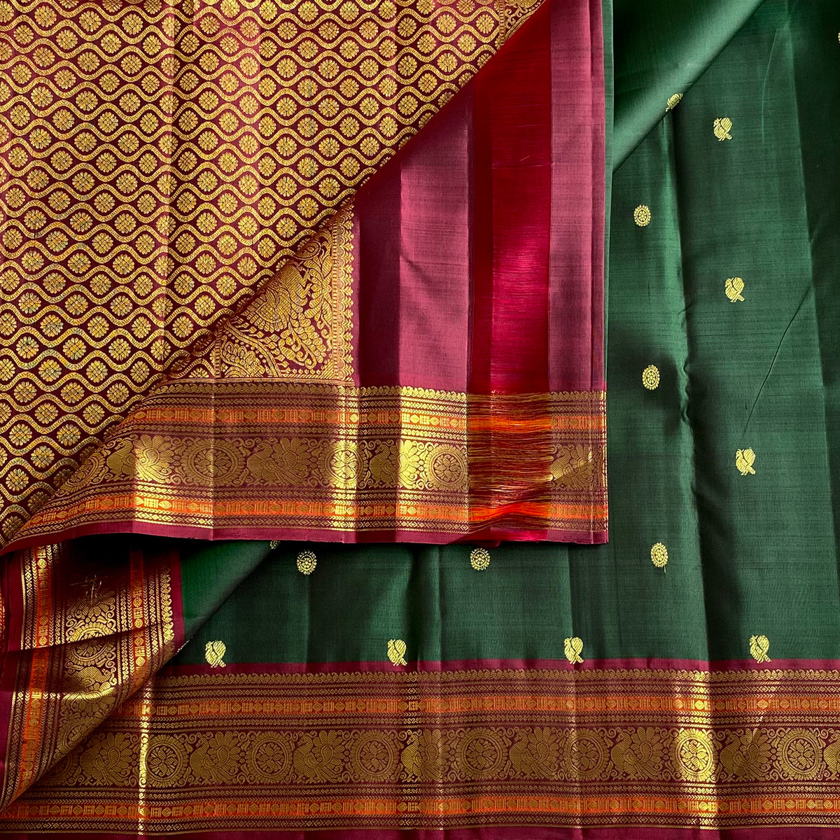 Deep Emerald Green Kanjeevaram Pure Zari Silk Saree With Magenta Pallu