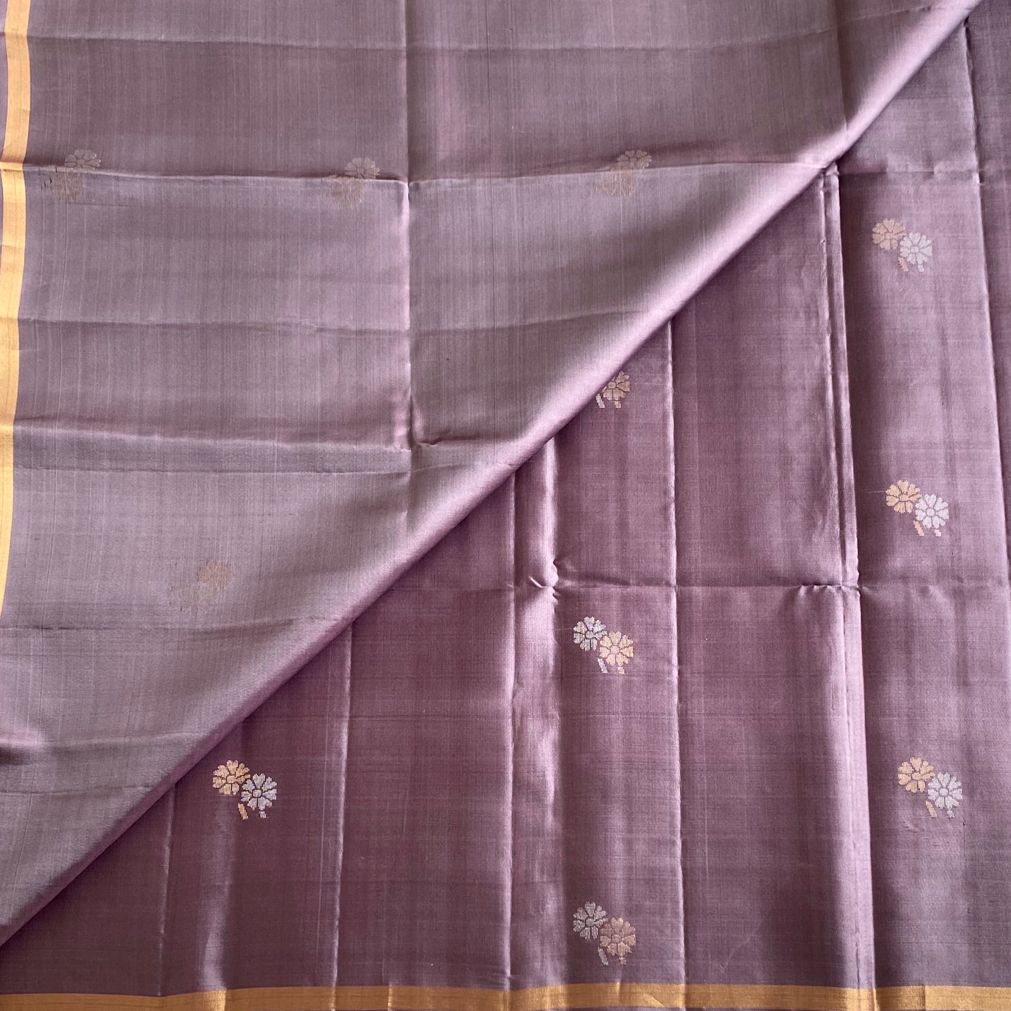 Dusty Greyish Mauve Designer Pure Silk Saree With Rani Pink Pallu